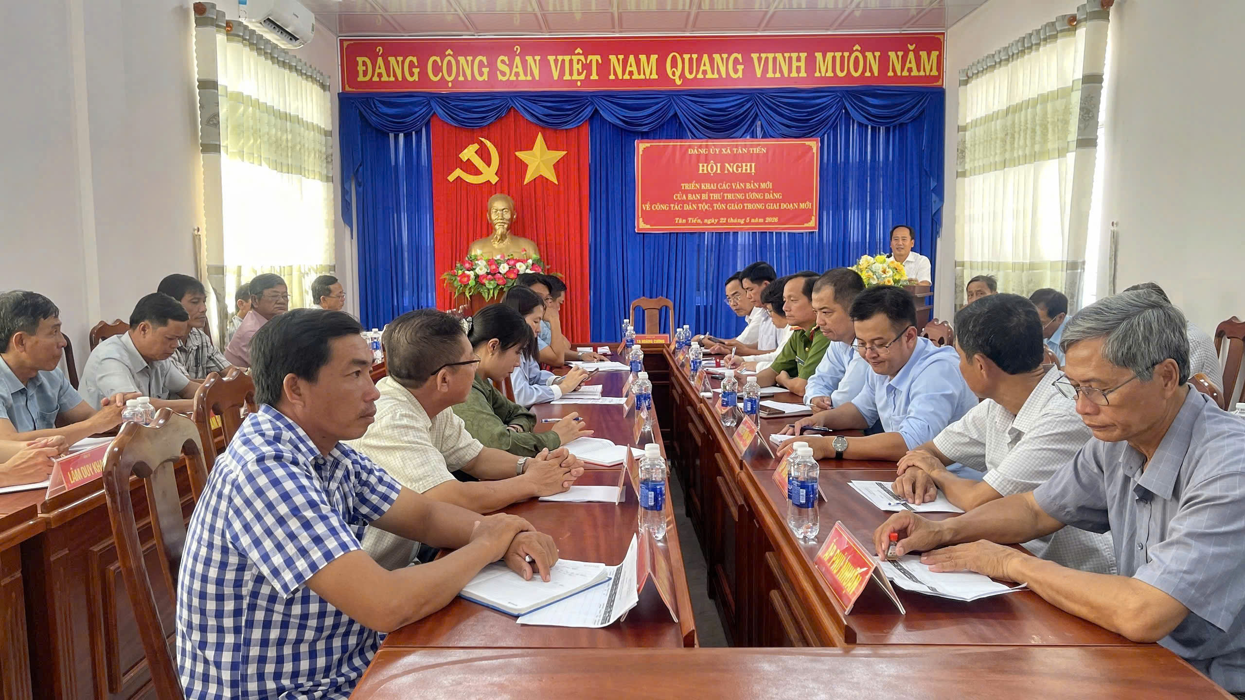 ĐẢNG ỦY XÃ TÂN TIẾN TỔ CHỨC TRIỂN KHAI, QUÁN TRIỆT CÁC VĂN BẢN MỚI CỦA BAN BÍ THƯ TRUNG ƯƠNG ĐẢNG VỀ CÔNG TÁC DÂN TỘC, TÔN GIÁO TRONG GIAI ĐOẠN MỚI