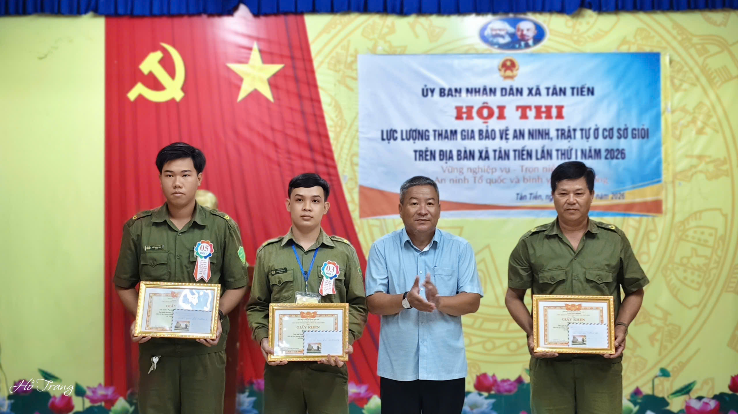 Anh-tin-bai
