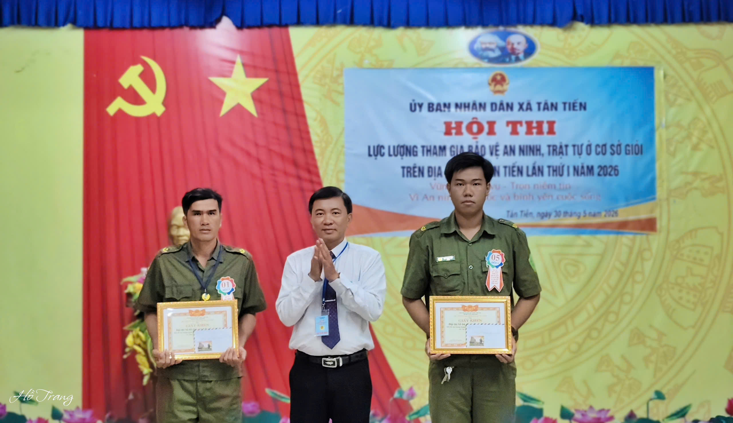 Anh-tin-bai