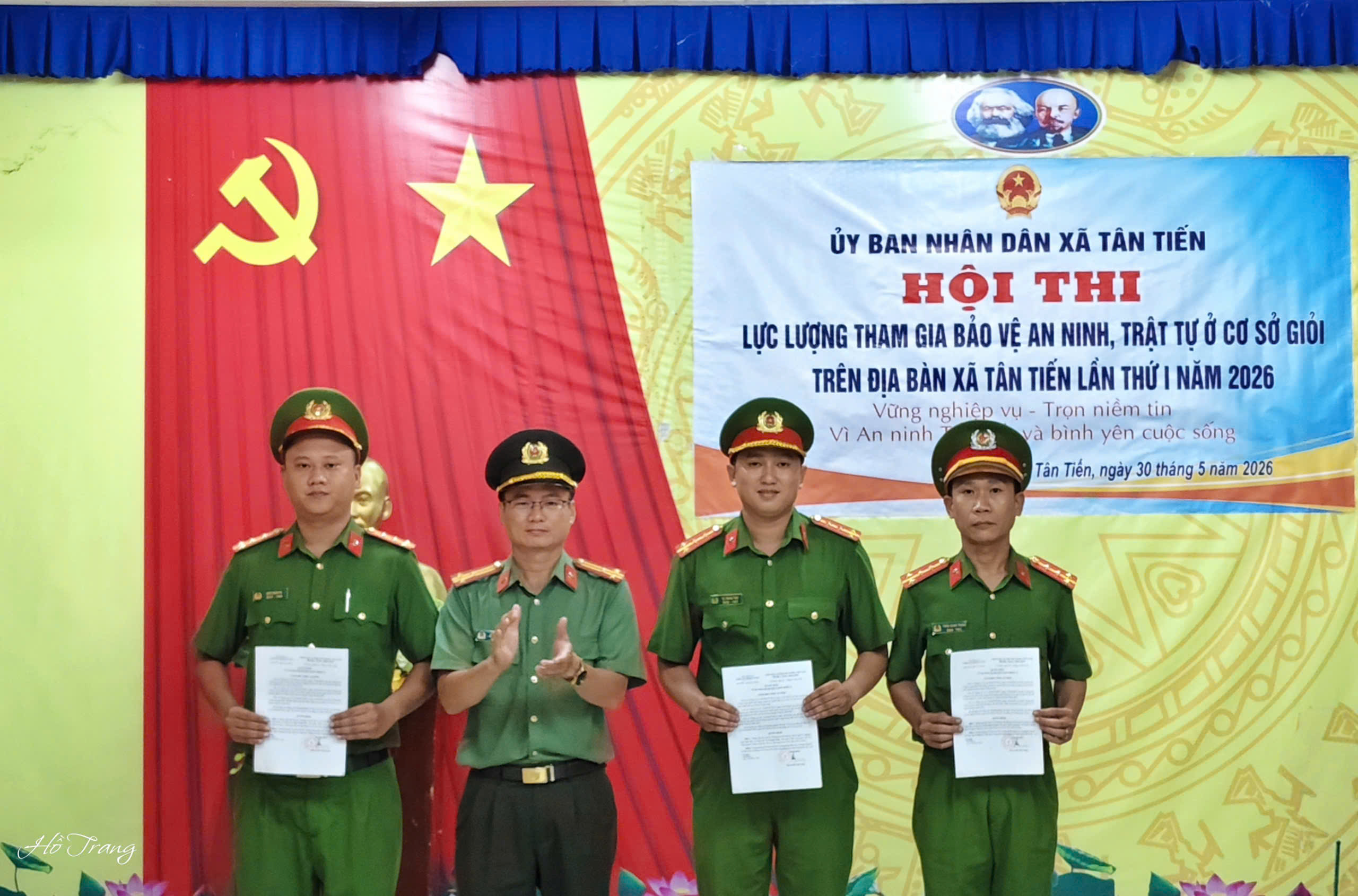 Anh-tin-bai