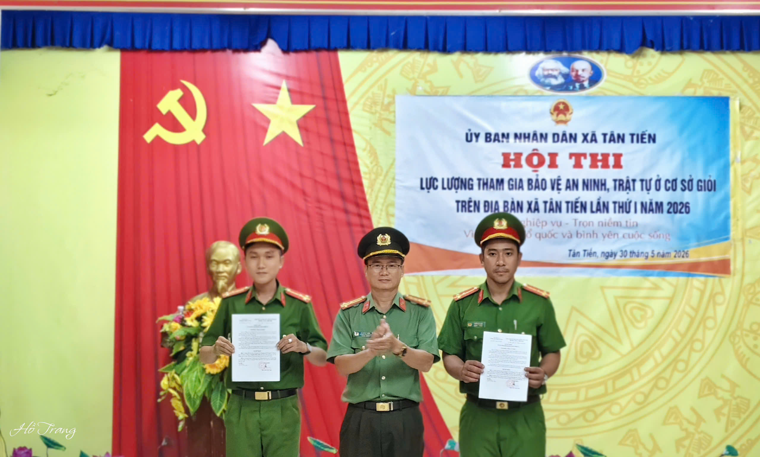 Anh-tin-bai
