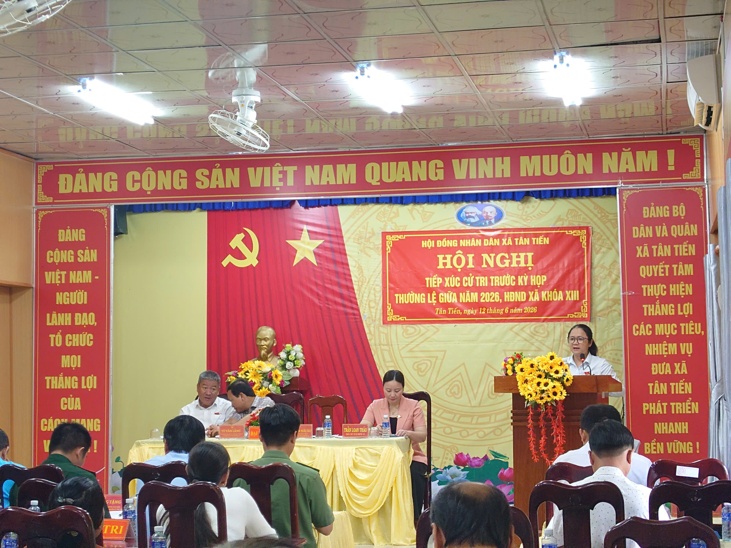 HỘI ĐỒNG NHÂN DÂN XÃ TỔ CHỨC HỘI NGHỊ TIẾP XÚC CỬ TRI TRƯỚC KỲ HỌP THƯỜNG LỆ GIỮA NĂM 2026