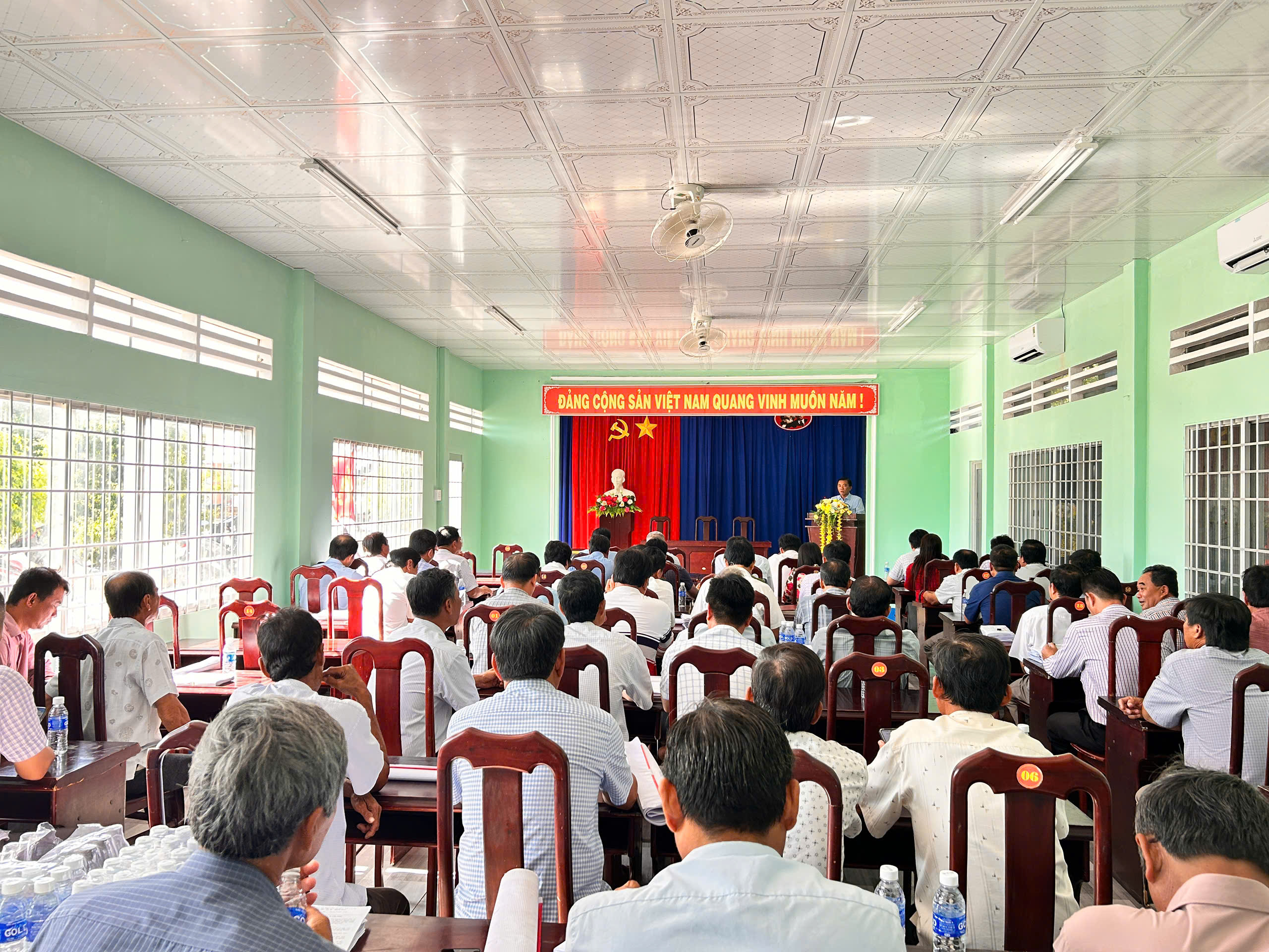 HỘI NGHỊ TRIỂN KHAI KẾ HOẠCH LẤY Ý KIẾN CỬ TRI ĐẠI DIỆN HỘ GIA ĐÌNH VỀ ĐỀ ÁN SẮP XẾP CÁC ẤP TRÊN ĐỊA BÀN XÃ TÂN TIẾN