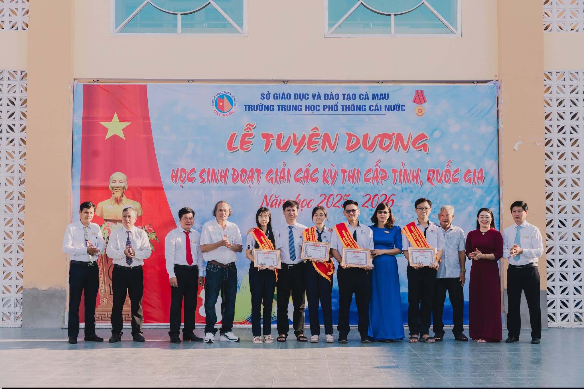 Anh-tin-bai