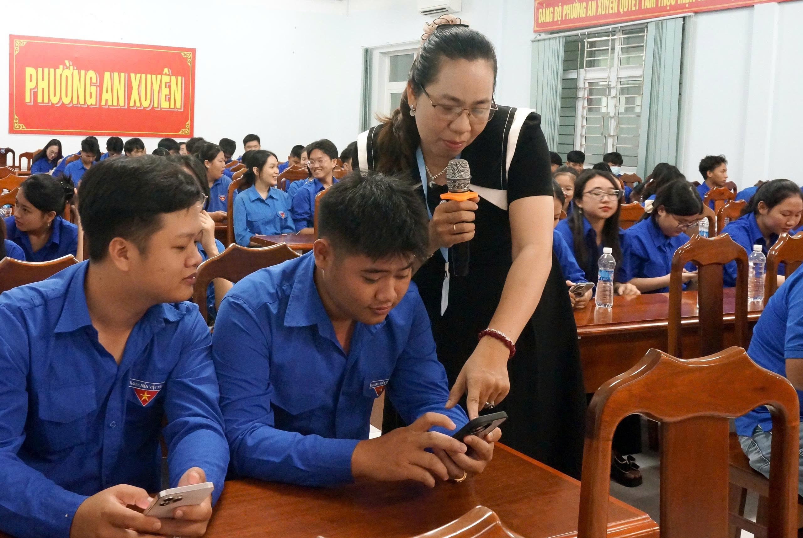 Anh-tin-bai