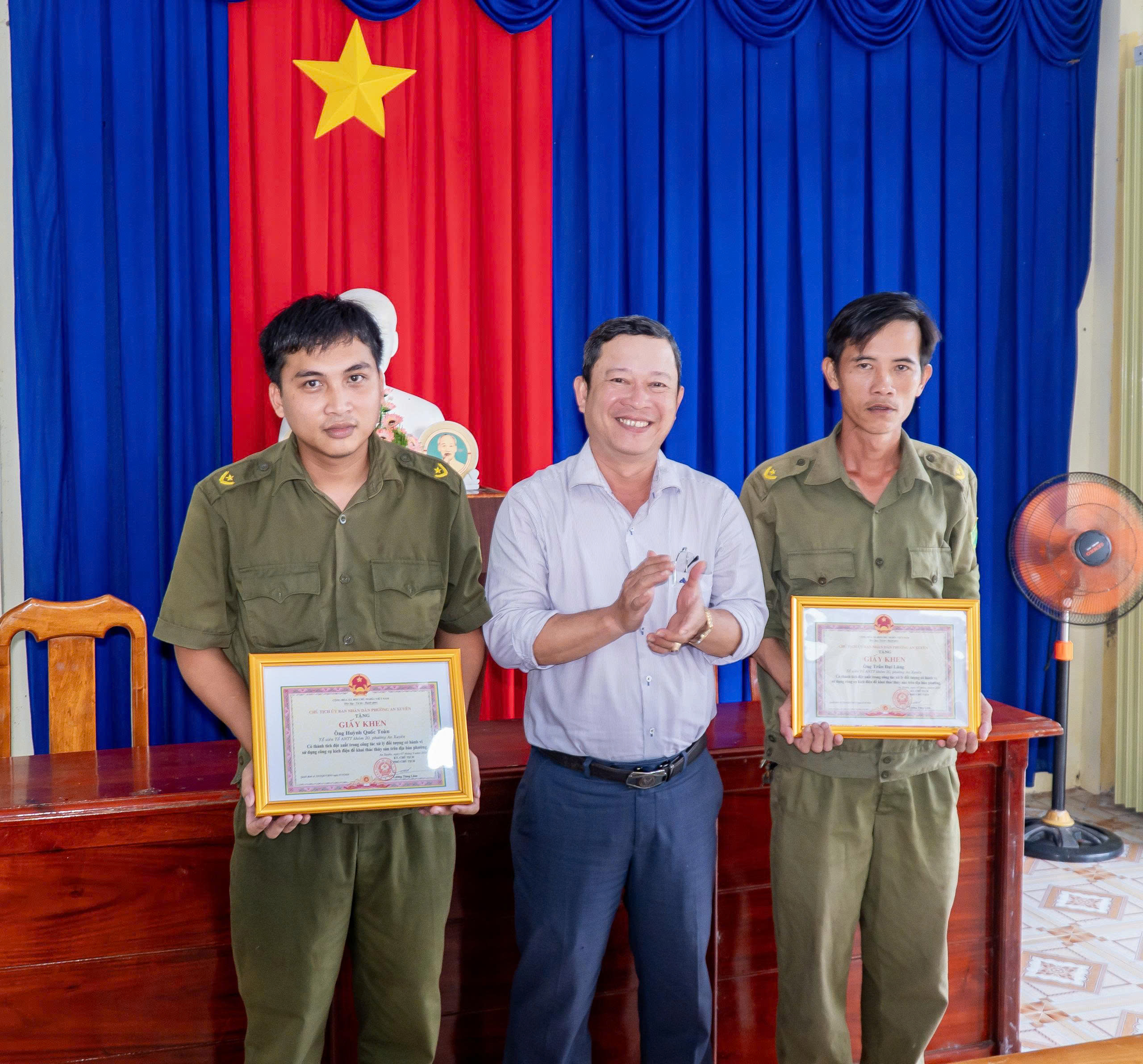 Anh-tin-bai