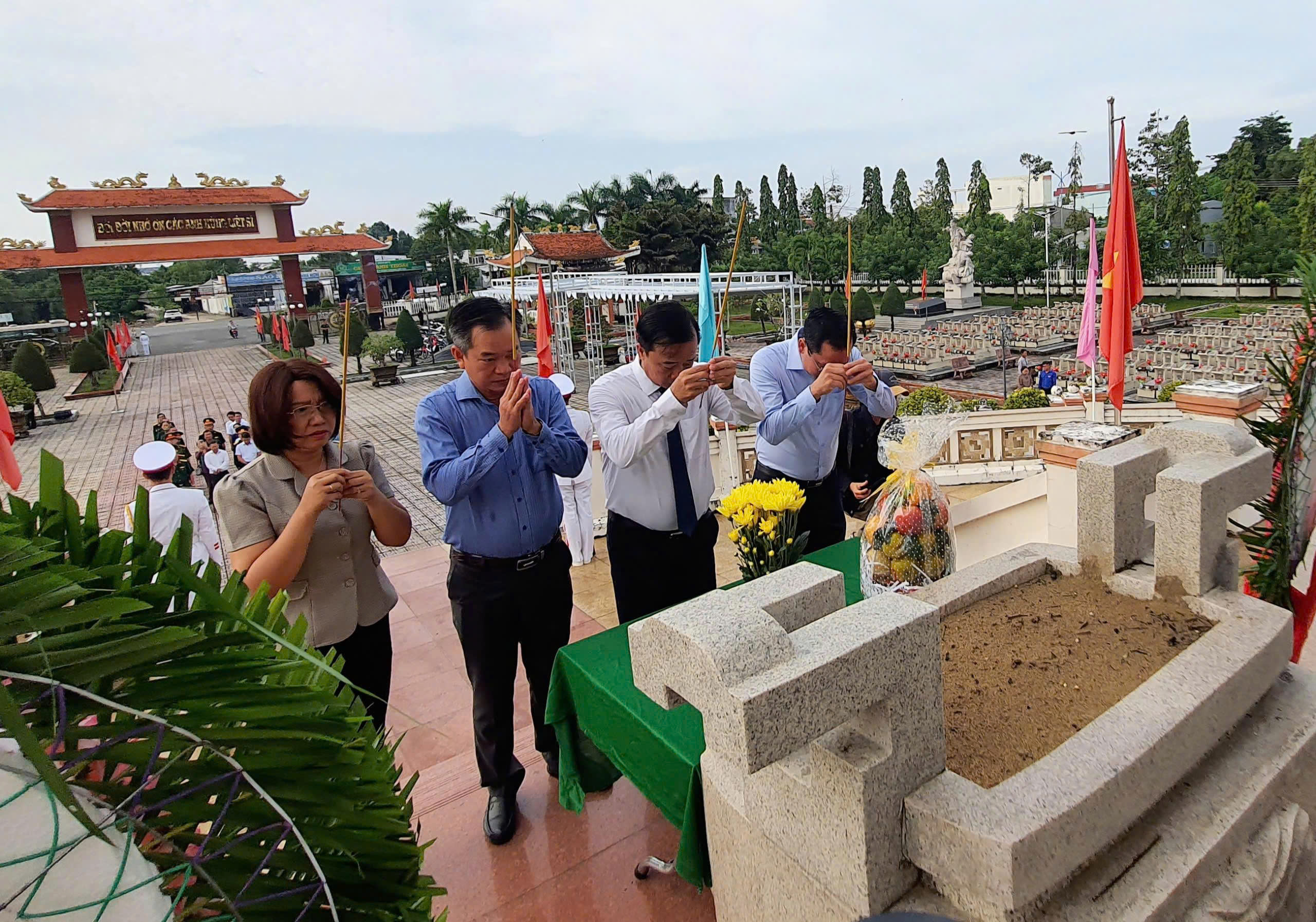 Anh-tin-bai