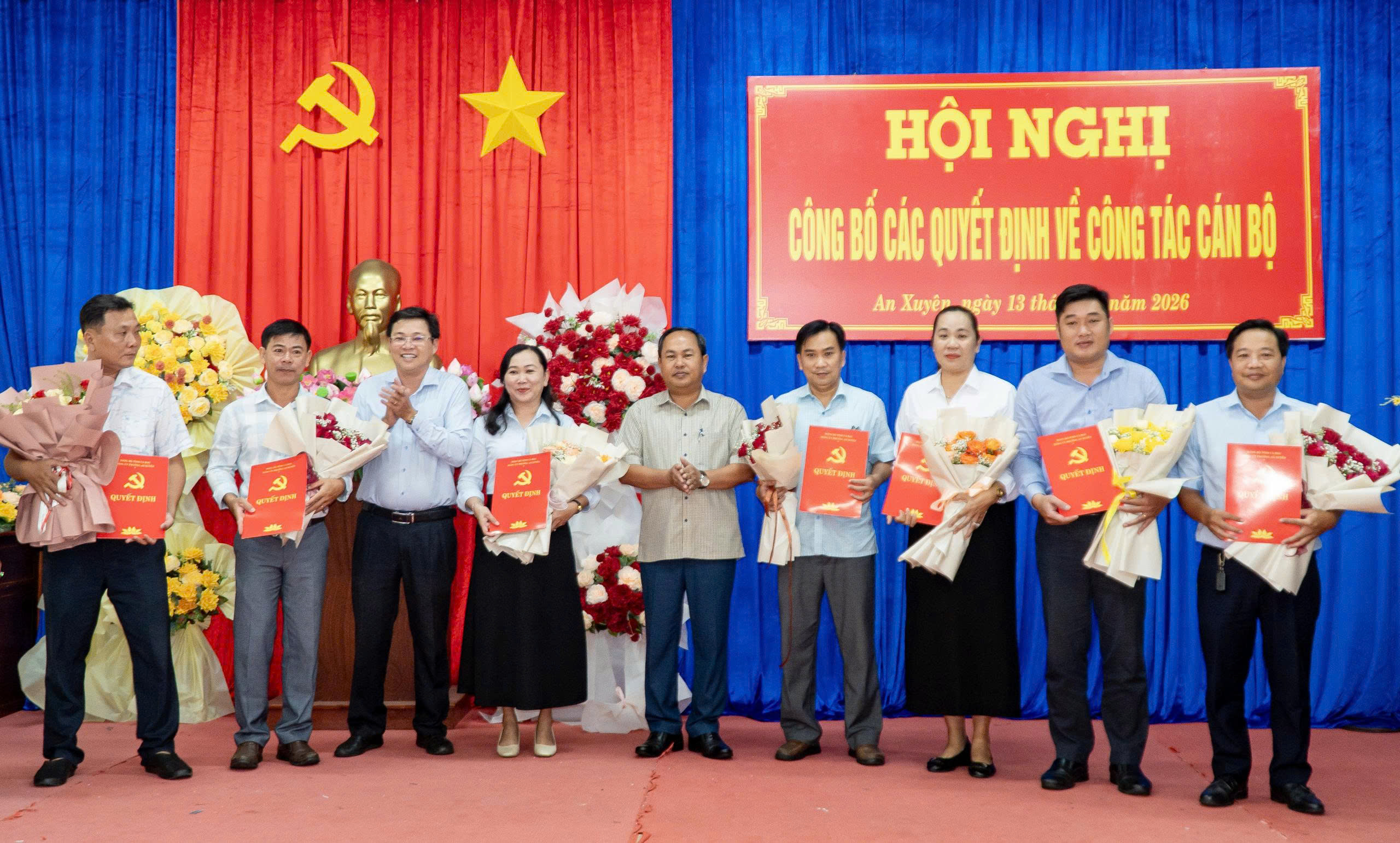 Phường An Xuyên công bố các quyết định về công tác cán bộ