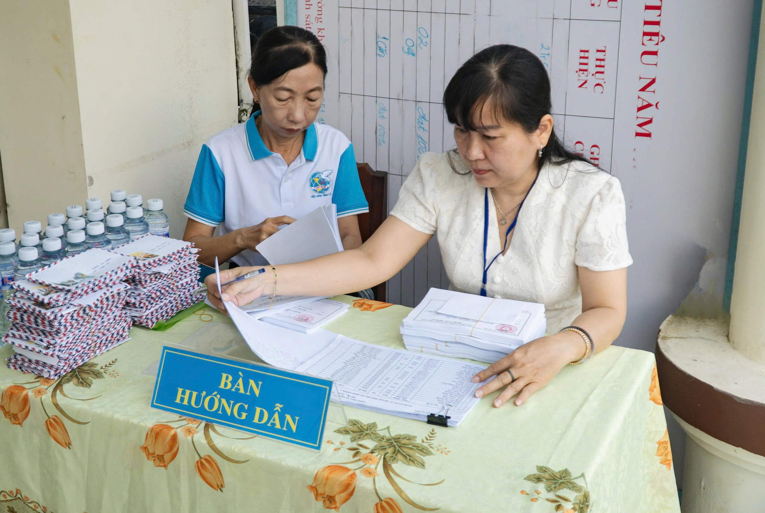 Anh-tin-bai