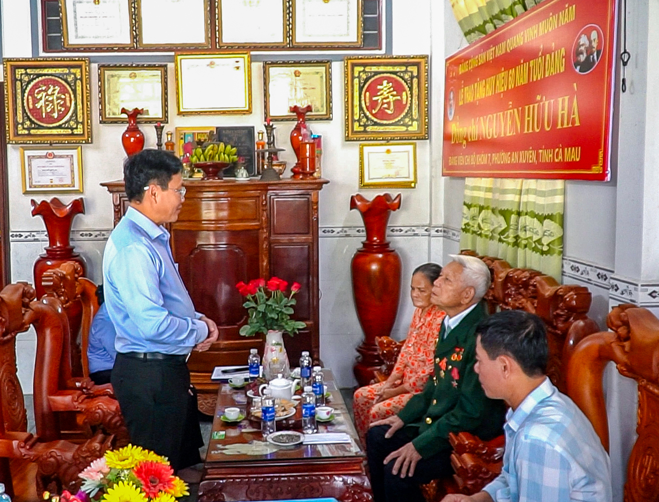 Anh-tin-bai