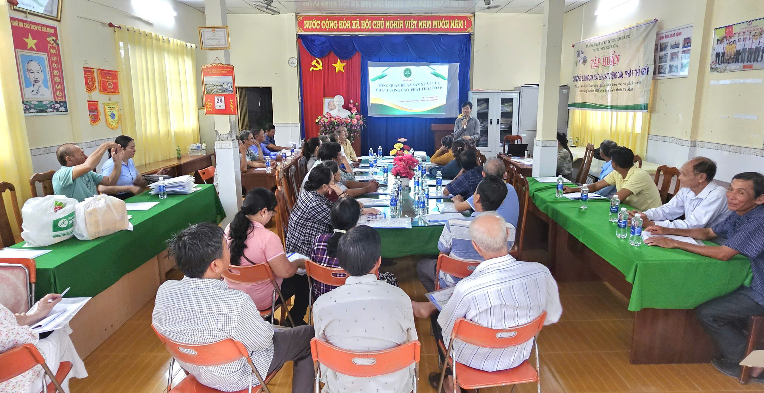 TẬP HUẤN CHUYỂN ĐỔI SỐ TRONG SẢN XUẤT LÚA CHẤT LƯỢNG CAO, PHÁT THẢI THẤP