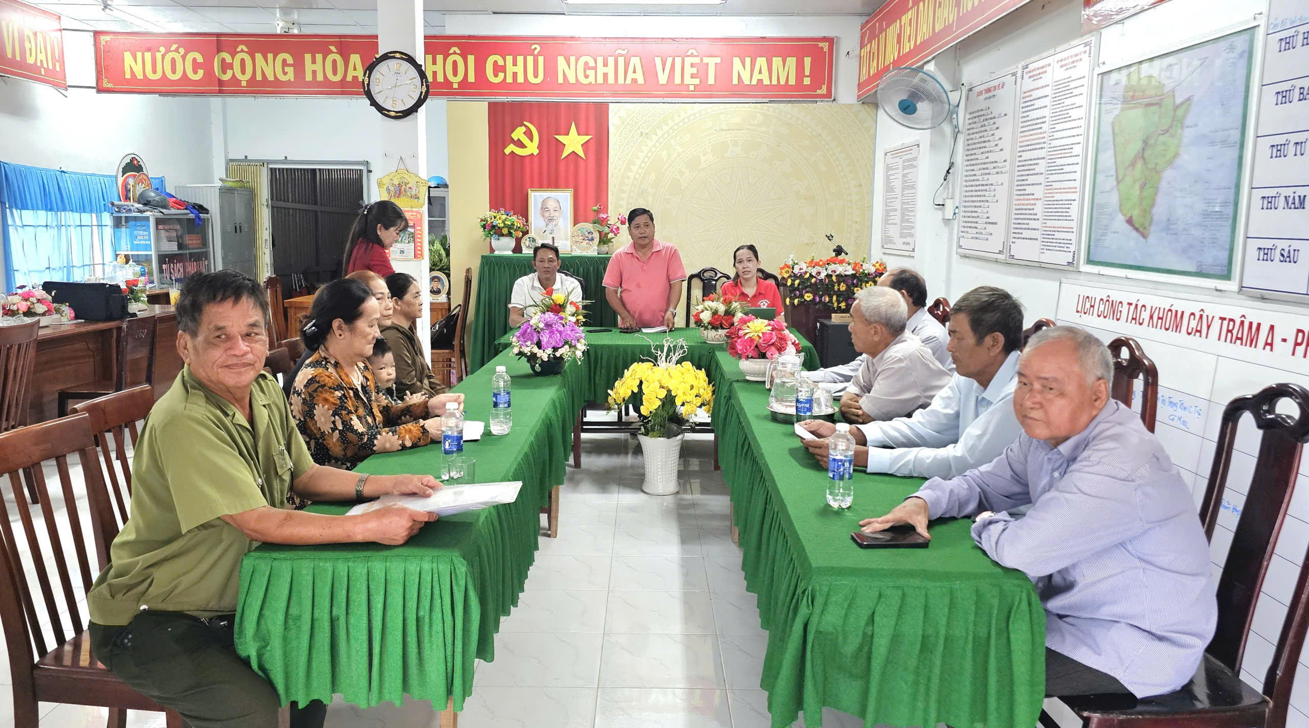 PHƯỜNG TÂN THÀNH HỖ TRỢ DỊCH VỤ CÔNG VÀO NGÀY THỨ BẢY