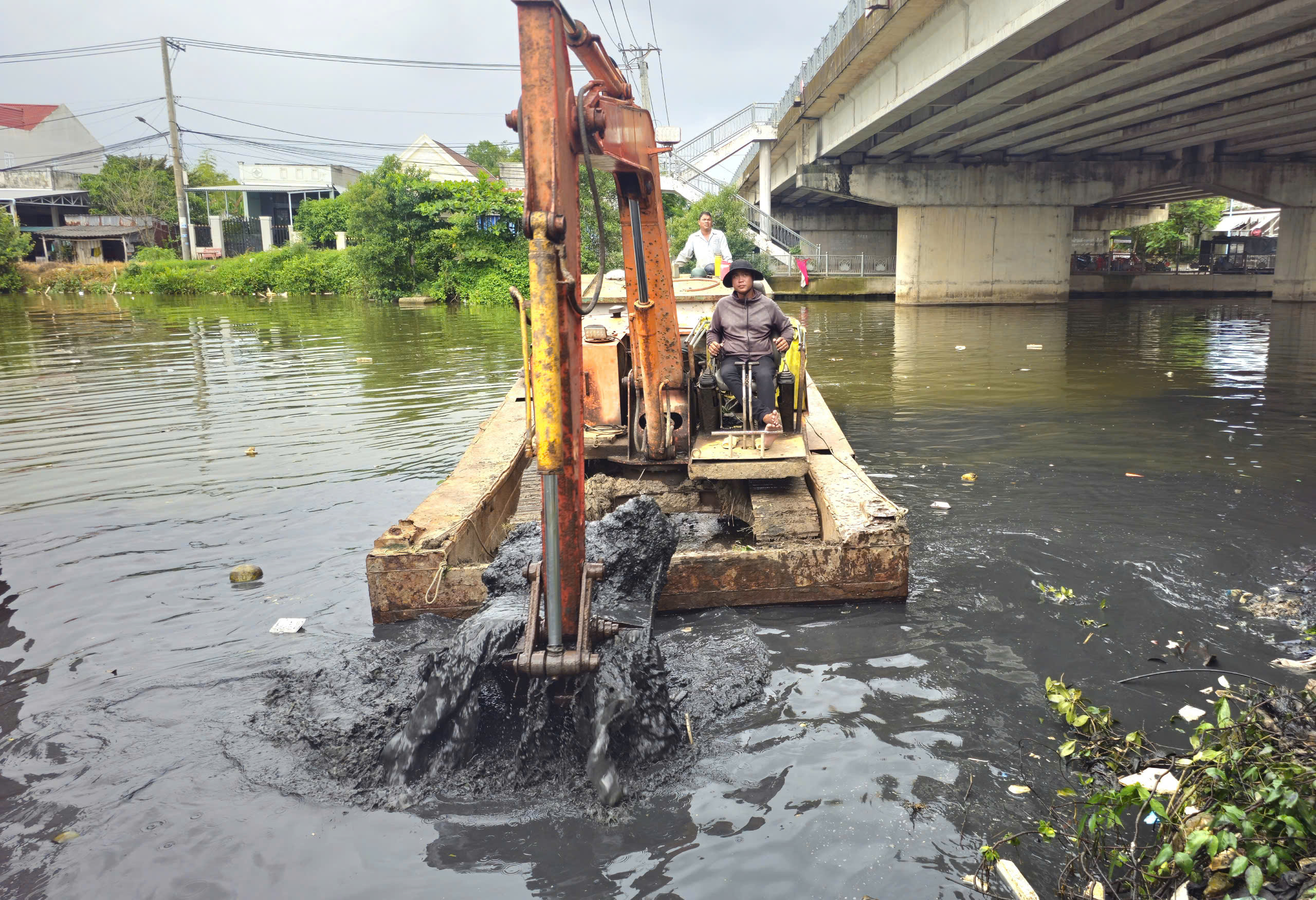 PHƯỜNG TÂN THÀNH TĂNG CƯỜNG NẠO VÉT CỐNG THOÁT NƯỚC VÀO MÙA MƯA