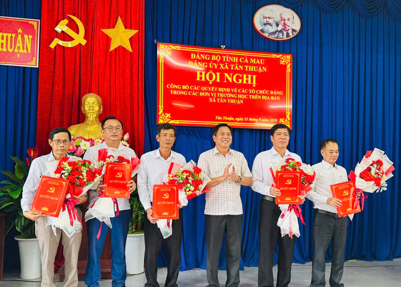 ĐẢNG ỦY XÃ TÂN THUẬN TỔ CHỨC HỘI NGHỊ CÔNG BỐ CÁC QUYẾT ĐỊNH VỀ CÁC TỔ CHỨC ĐẢNG TRONG CÁC ĐƠN VỊ TRƯỜNG HỌC TRÊN ĐỊA BÀN