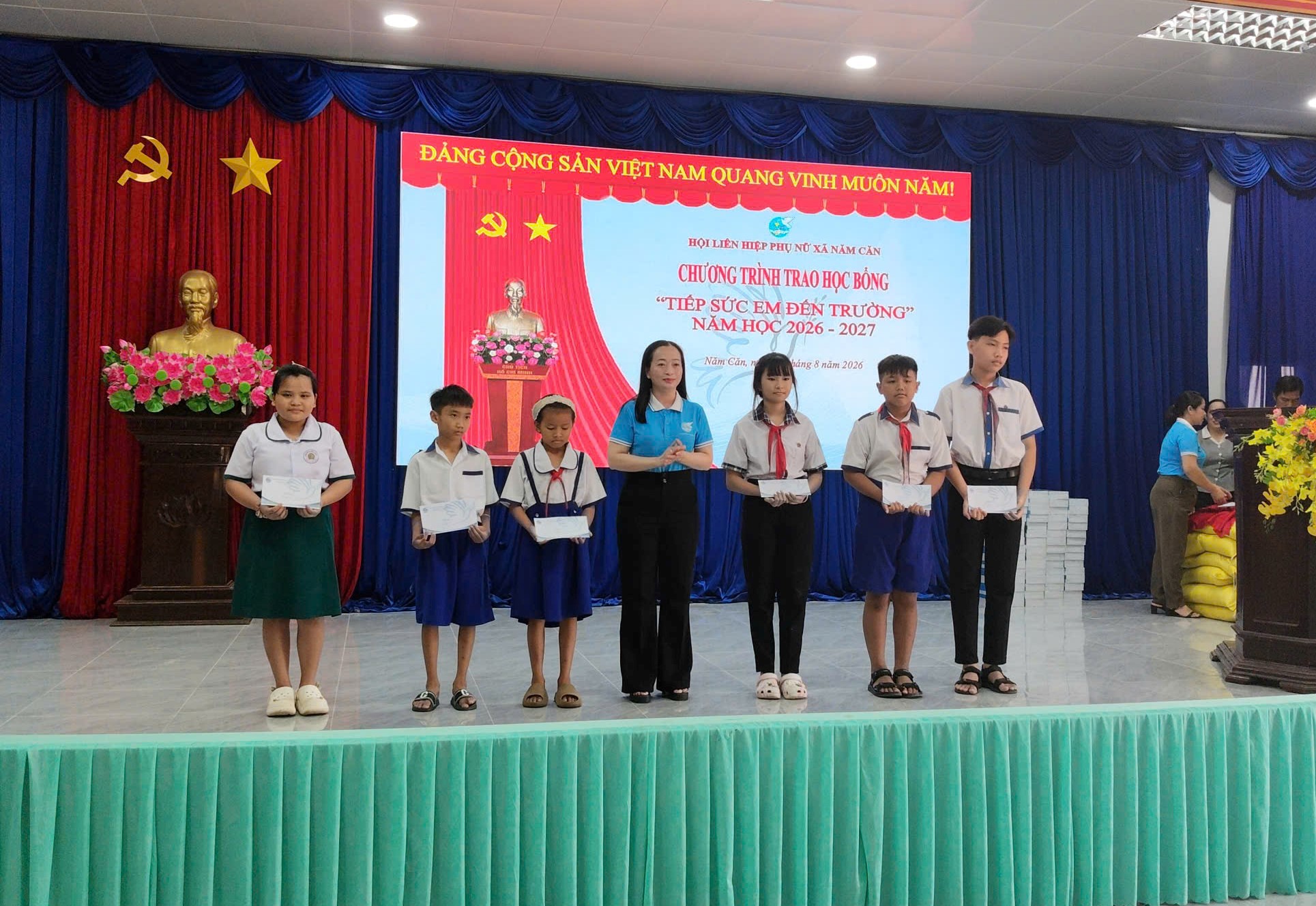 Anh-tin-bai
