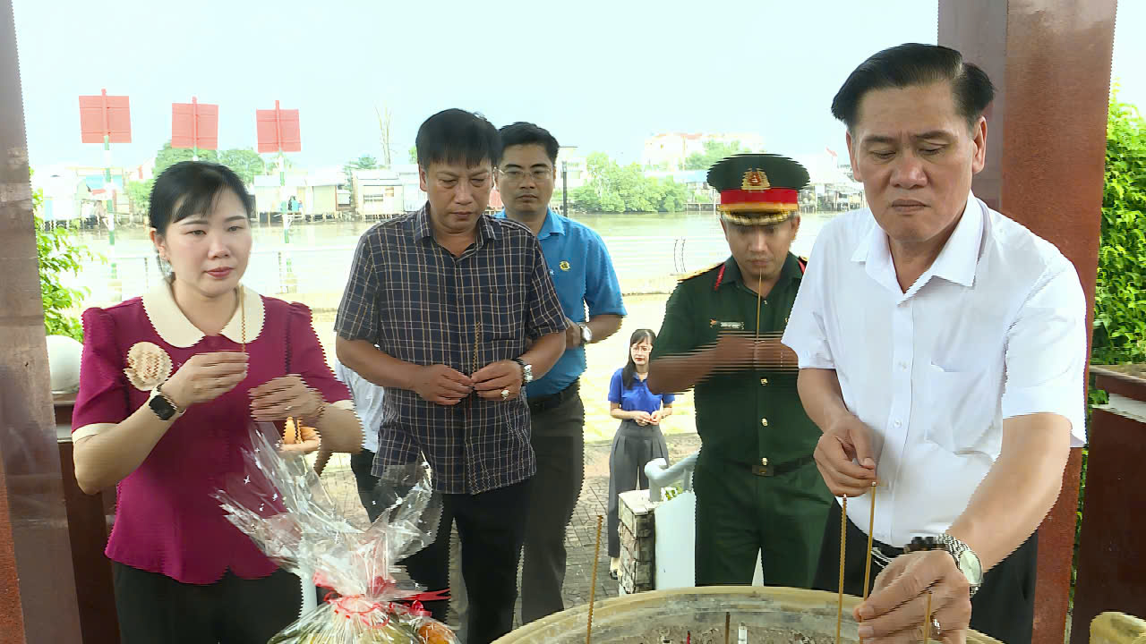 Anh-tin-bai
