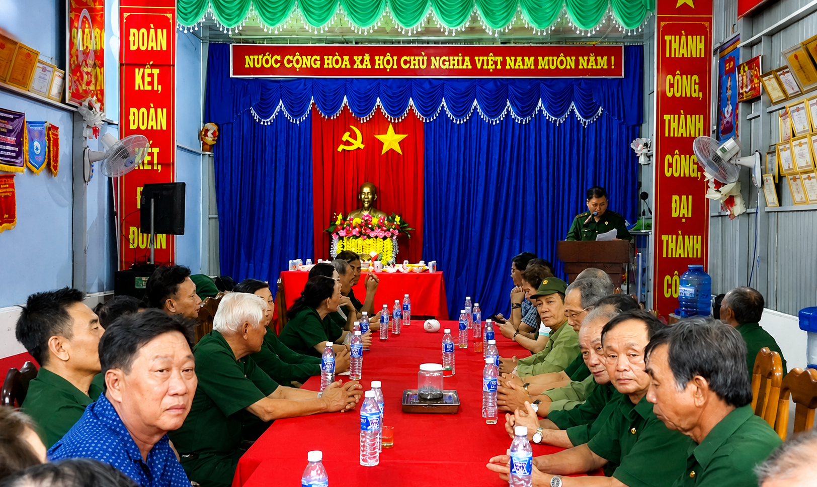 Anh-tin-bai