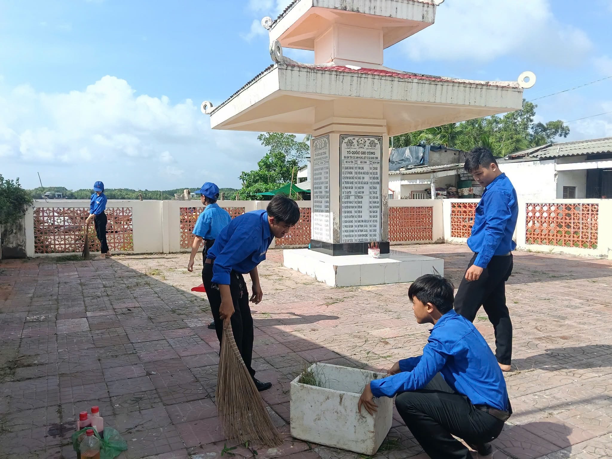 Anh-tin-bai