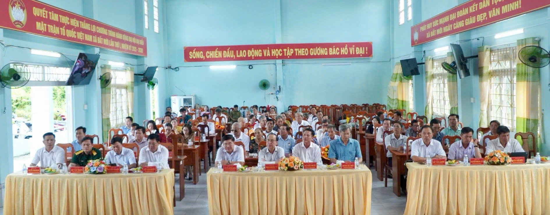 Trao tặng, truy tặng Huy hiệu Đảng – ghi nhận những cống hiến của đảng viên xã Đất Mới