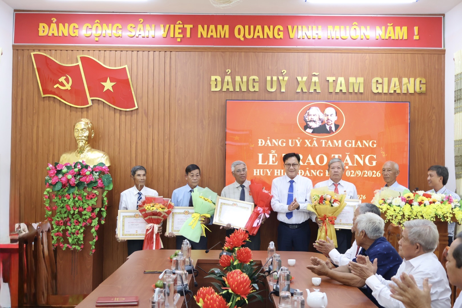 Anh-tin-bai
