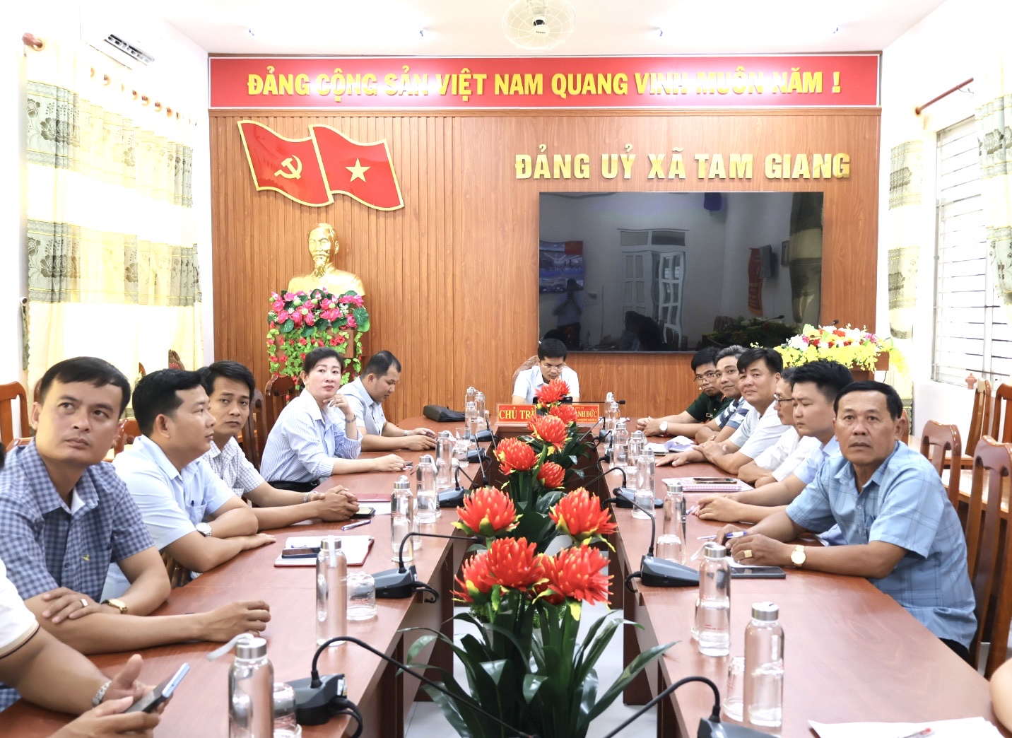 Tham dự Hội nghị tổng kết hoàn thành xây dựng 1.069 căn nhà cho đối tượng hộ nghèo, cận nghèo, con đẻ người hoạt động kháng chiến bị nhiễm chất độc hóa học năm 2026 và phát động phong trào thi đua chung sức xây dựng đường bê tông giao thông đến 100% khóm, ấp trên địa bàn tỉnh Cà Mau, giai đoạn 2026 – 2030