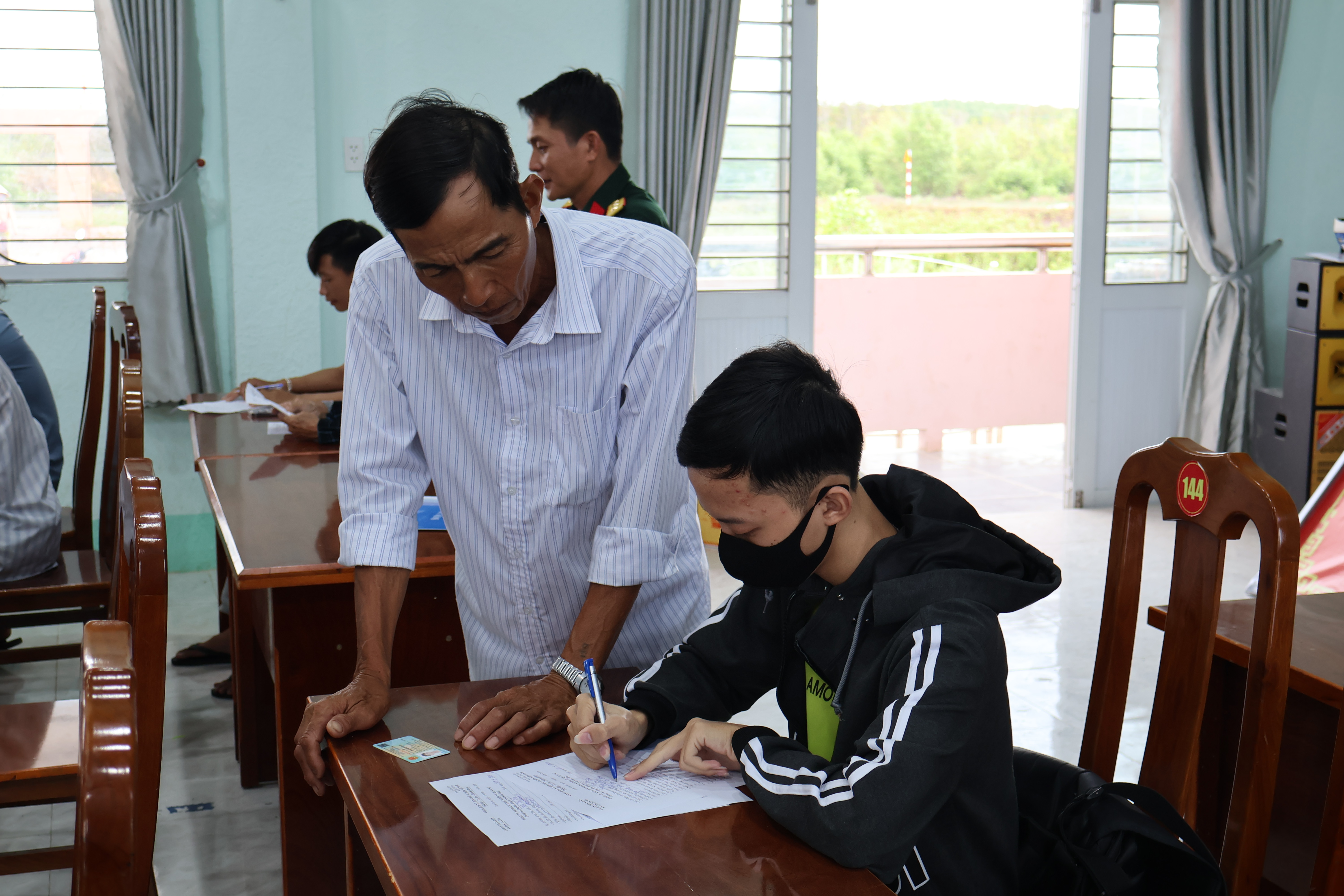 Anh-tin-bai