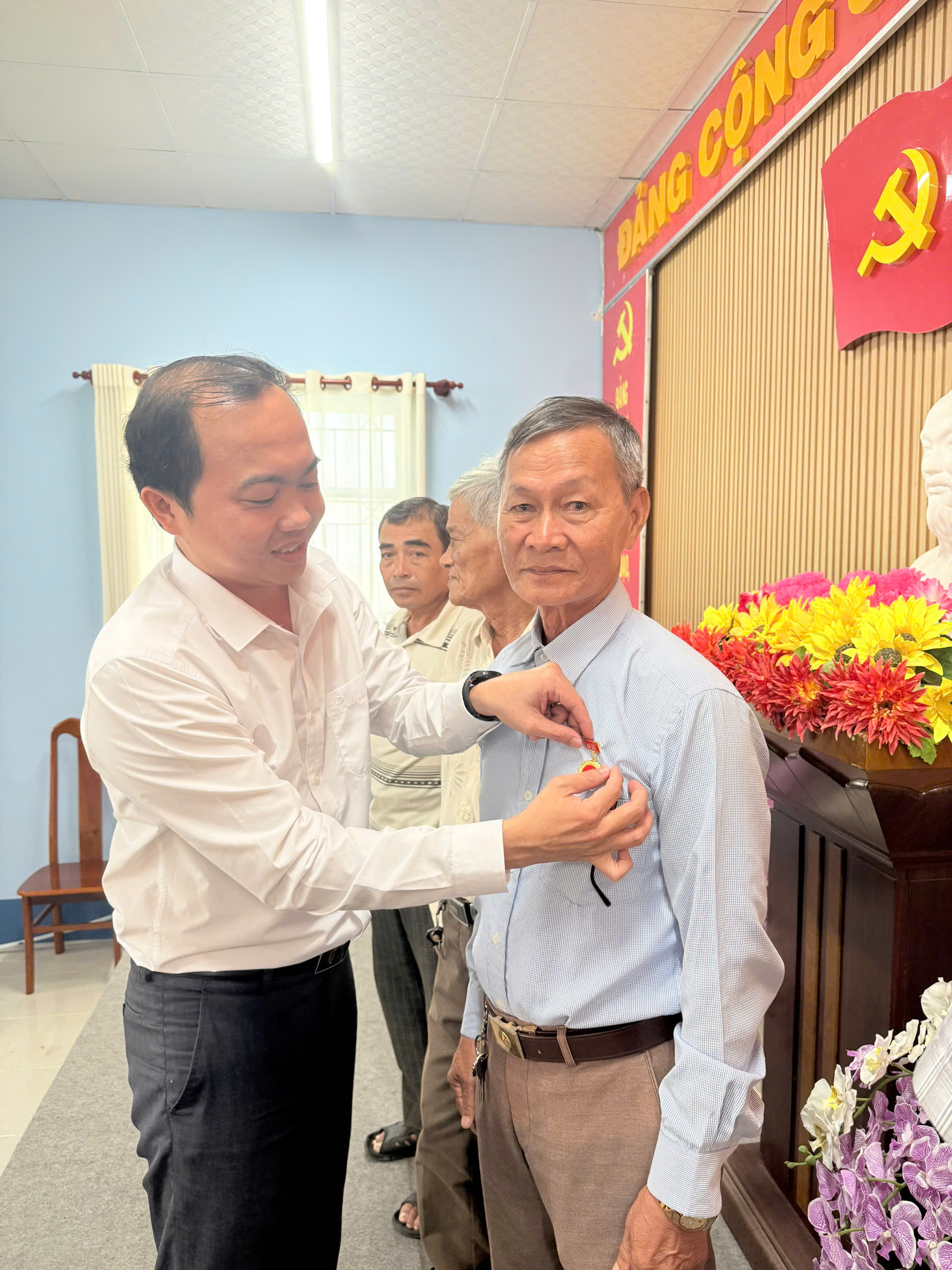 Anh-tin-bai