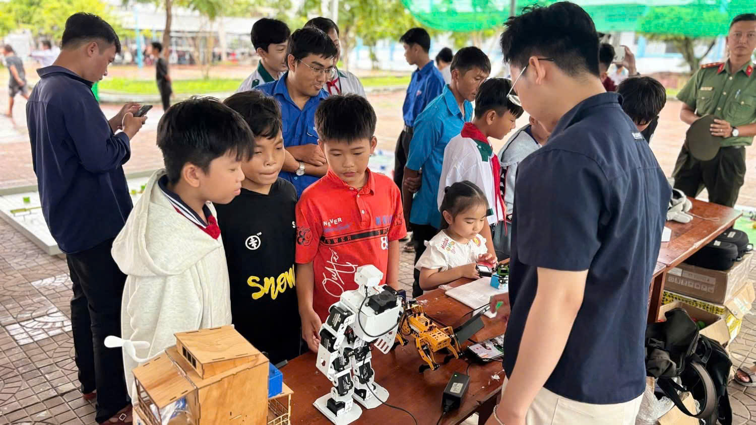Anh-tin-bai