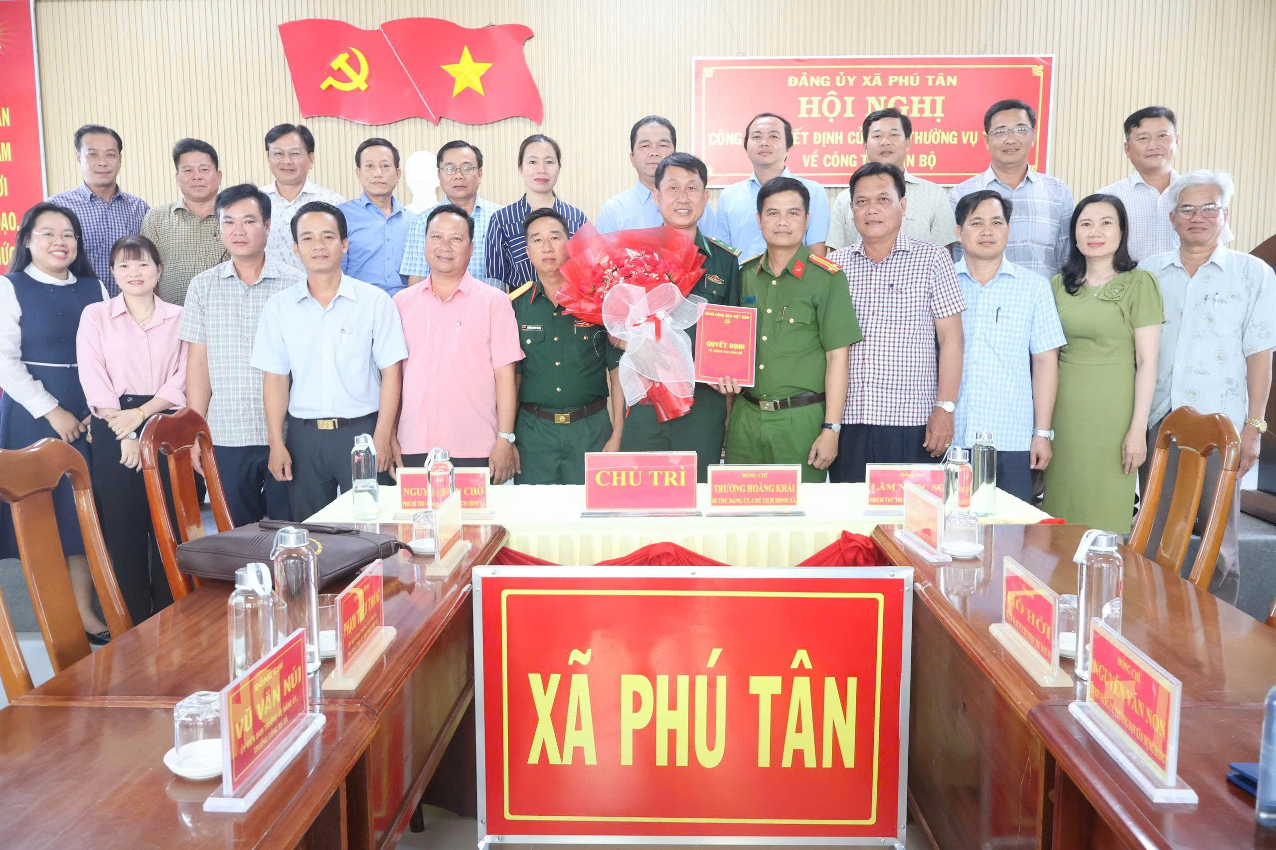 ĐẢNG ỦY XÃ PHÚ TÂN TỔ CHỨC HỘI NGHỊ CÔNG BỐ QUYẾT ĐỊNH CỦA BAN THƯỜNG VỤ TỈNH ỦY VỀ CÔNG TÁC CÁN BỘ