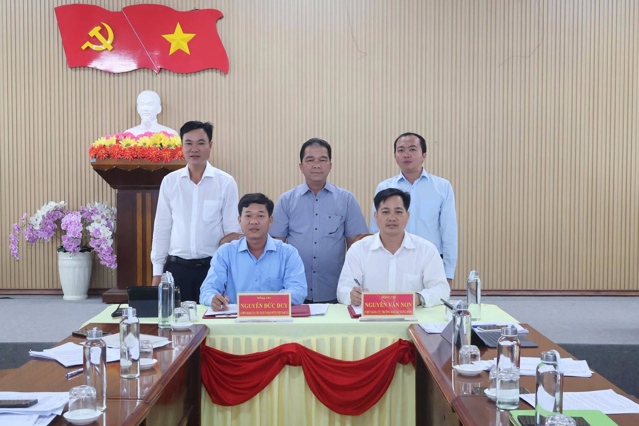 Anh-tin-bai