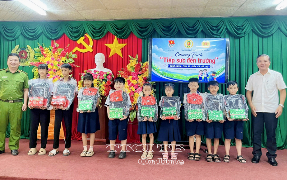 Thới Bình: Tổ chức Chương trình “Tiếp sức đến trường” năm học 2026-2027” 