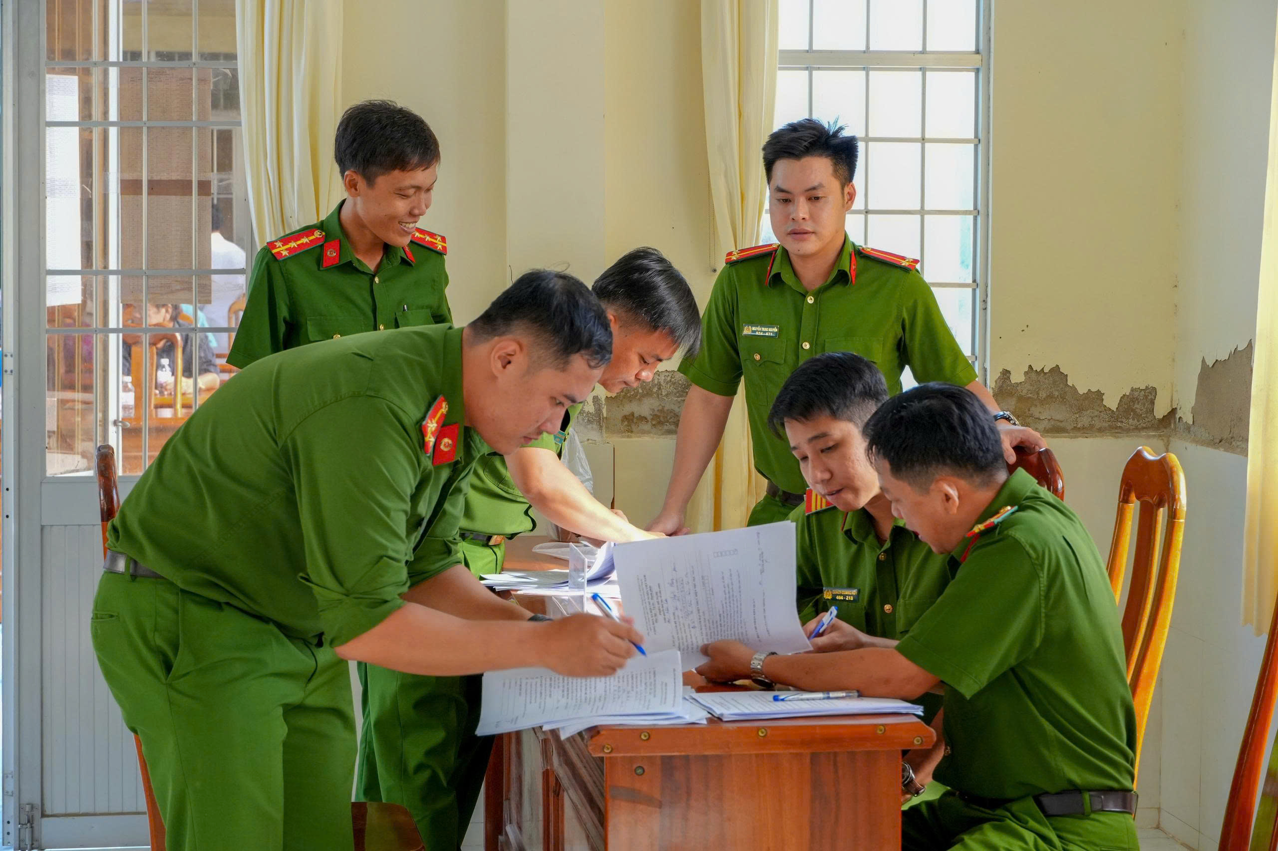 Anh-tin-bai