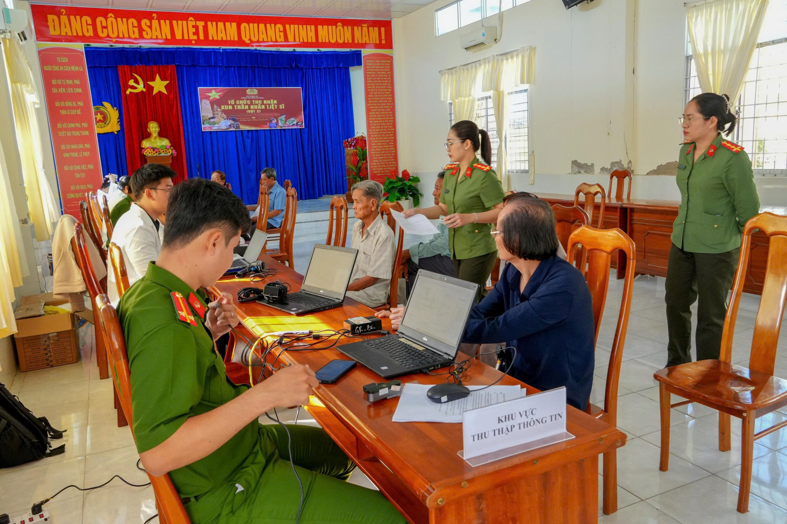 Anh-tin-bai