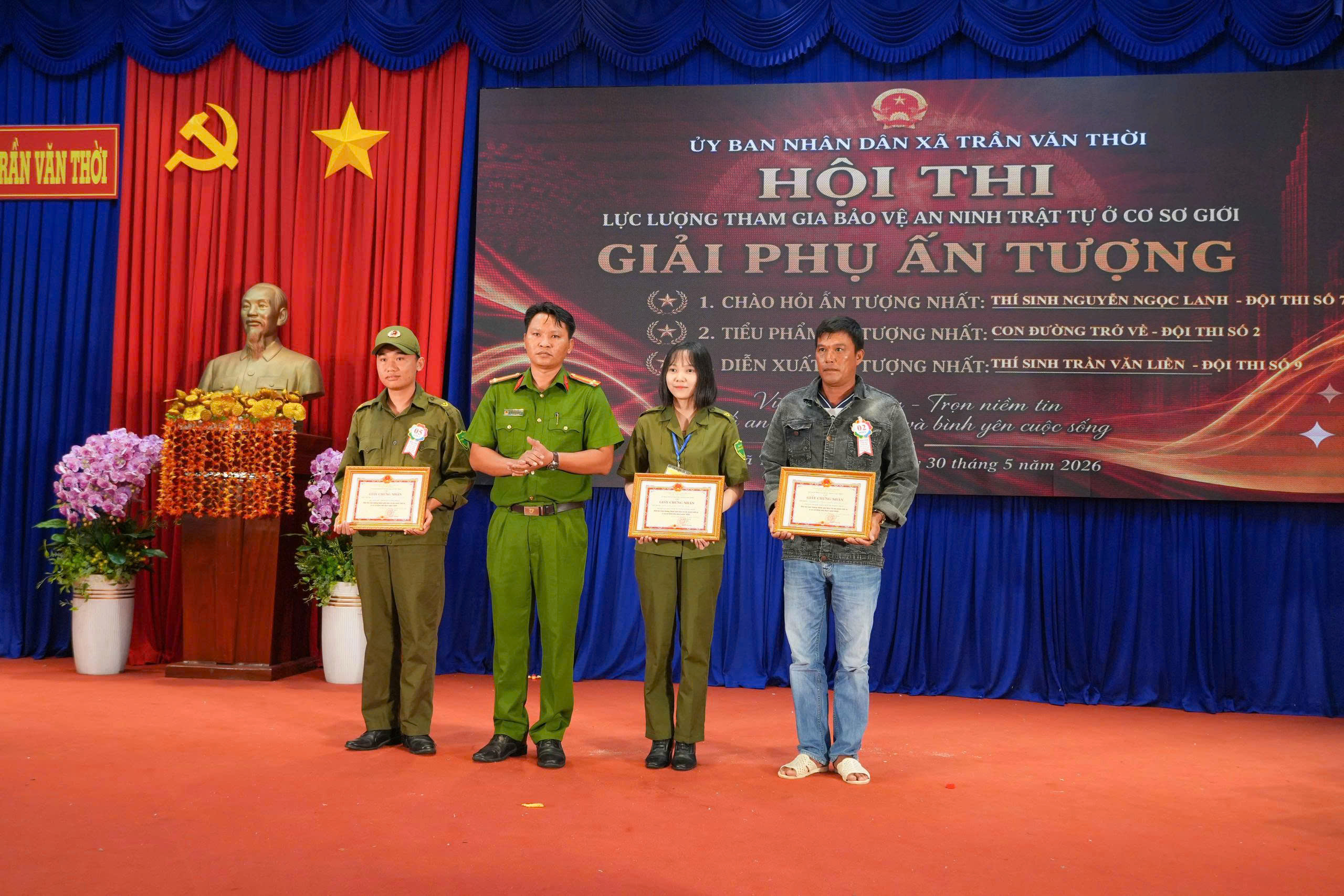 Anh-tin-bai