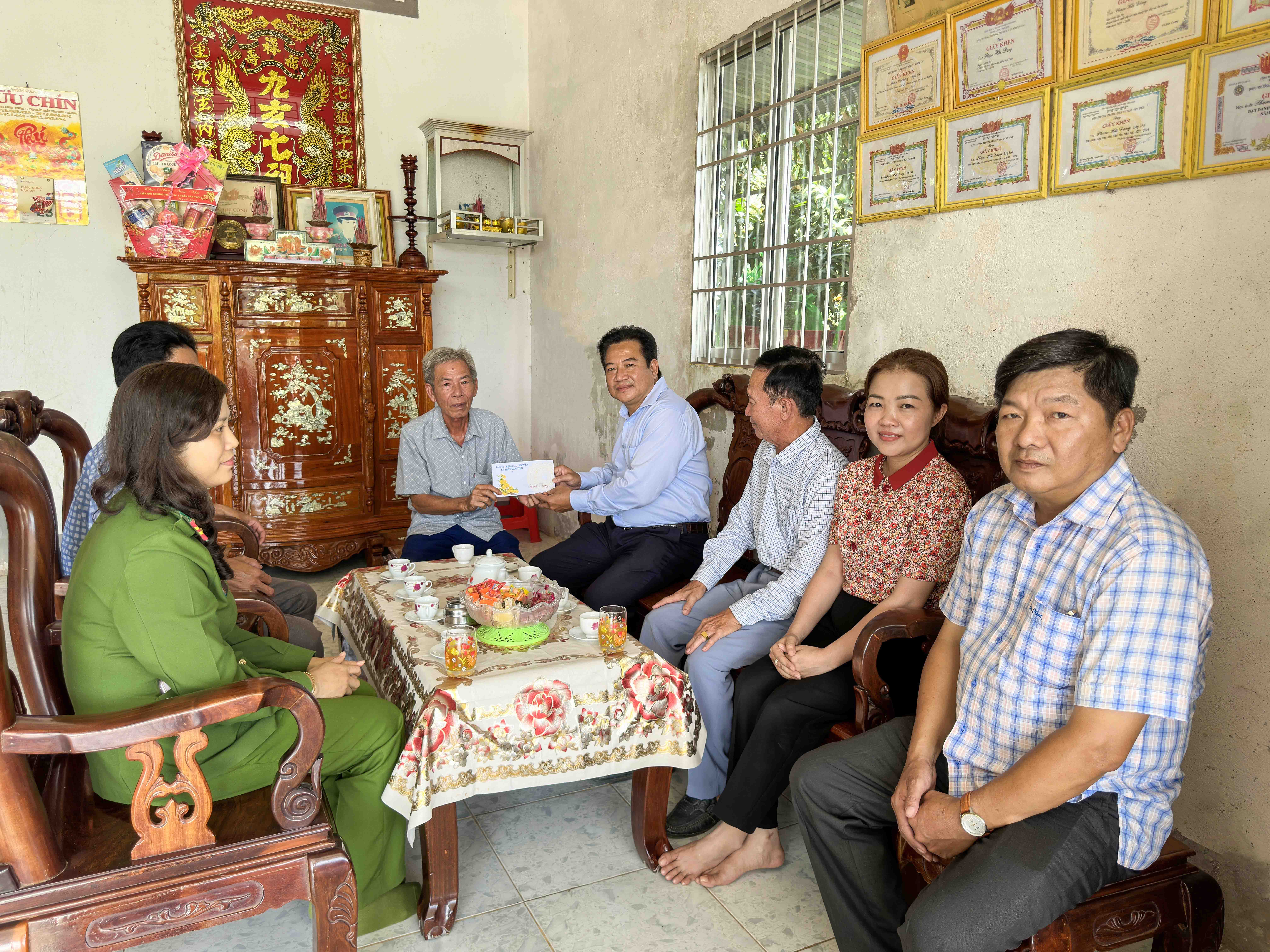 Anh-tin-bai