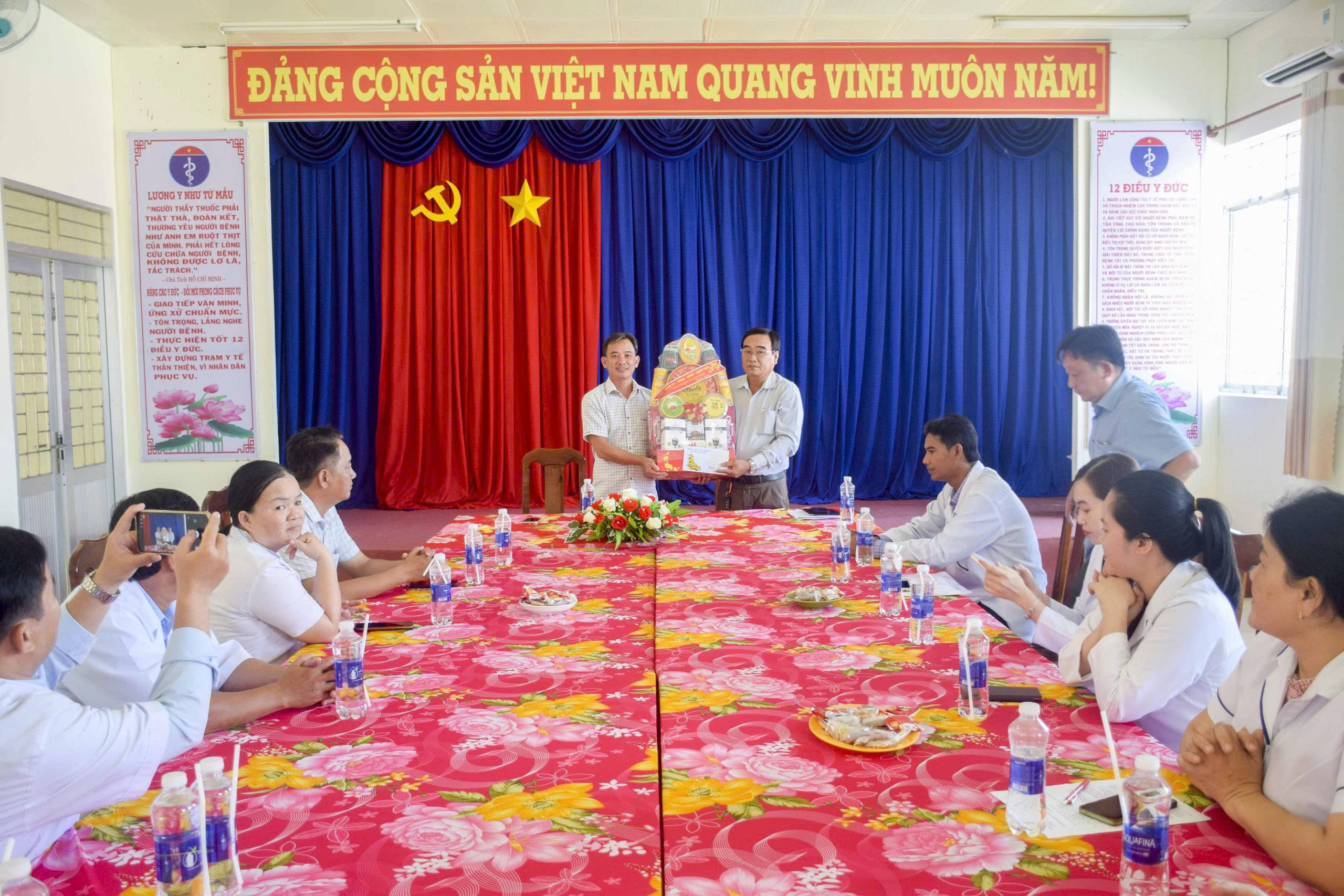 Anh-tin-bai