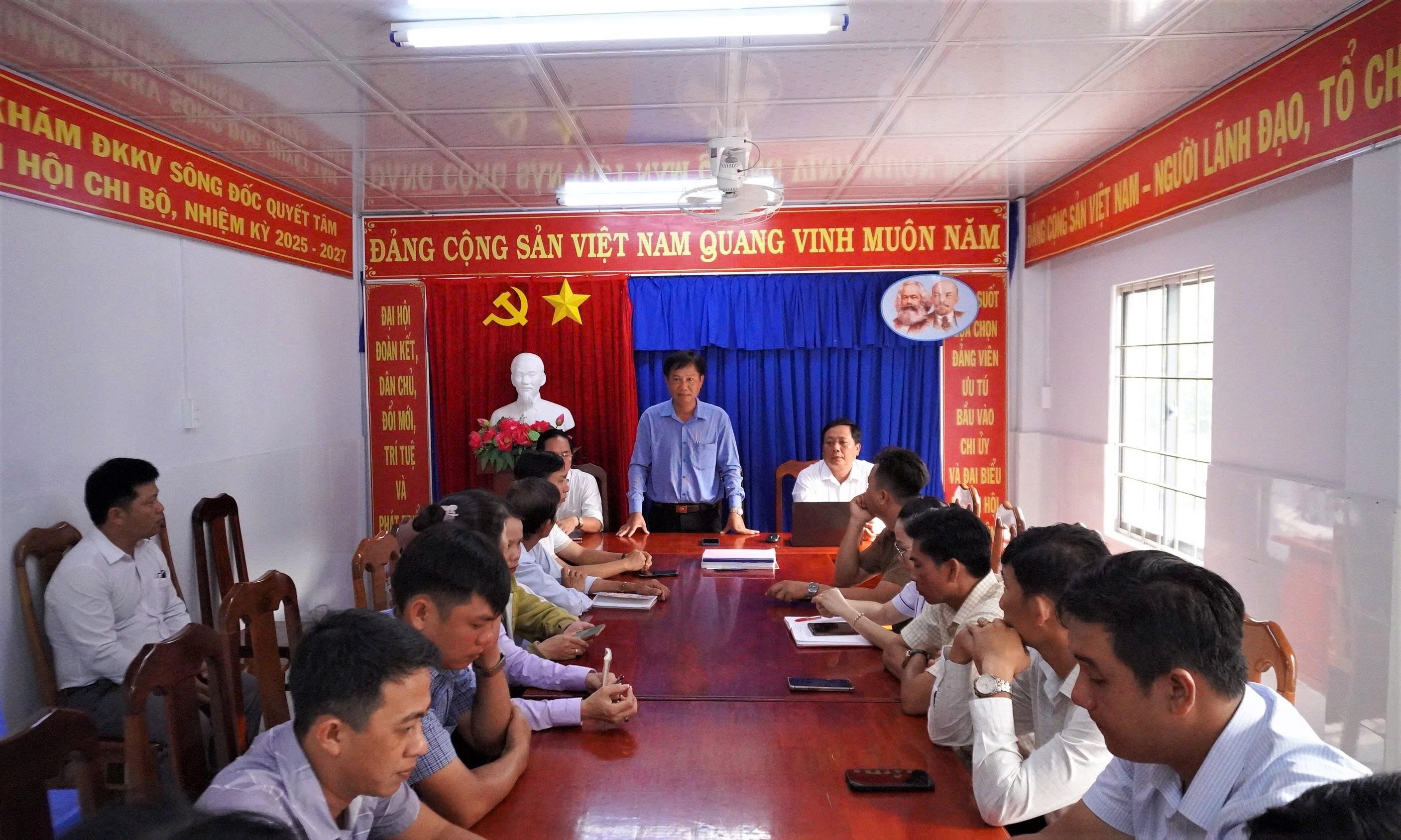Sông Đốc tháo gỡ khó khăn trong khám sức khỏe sàng lọc cho người dân