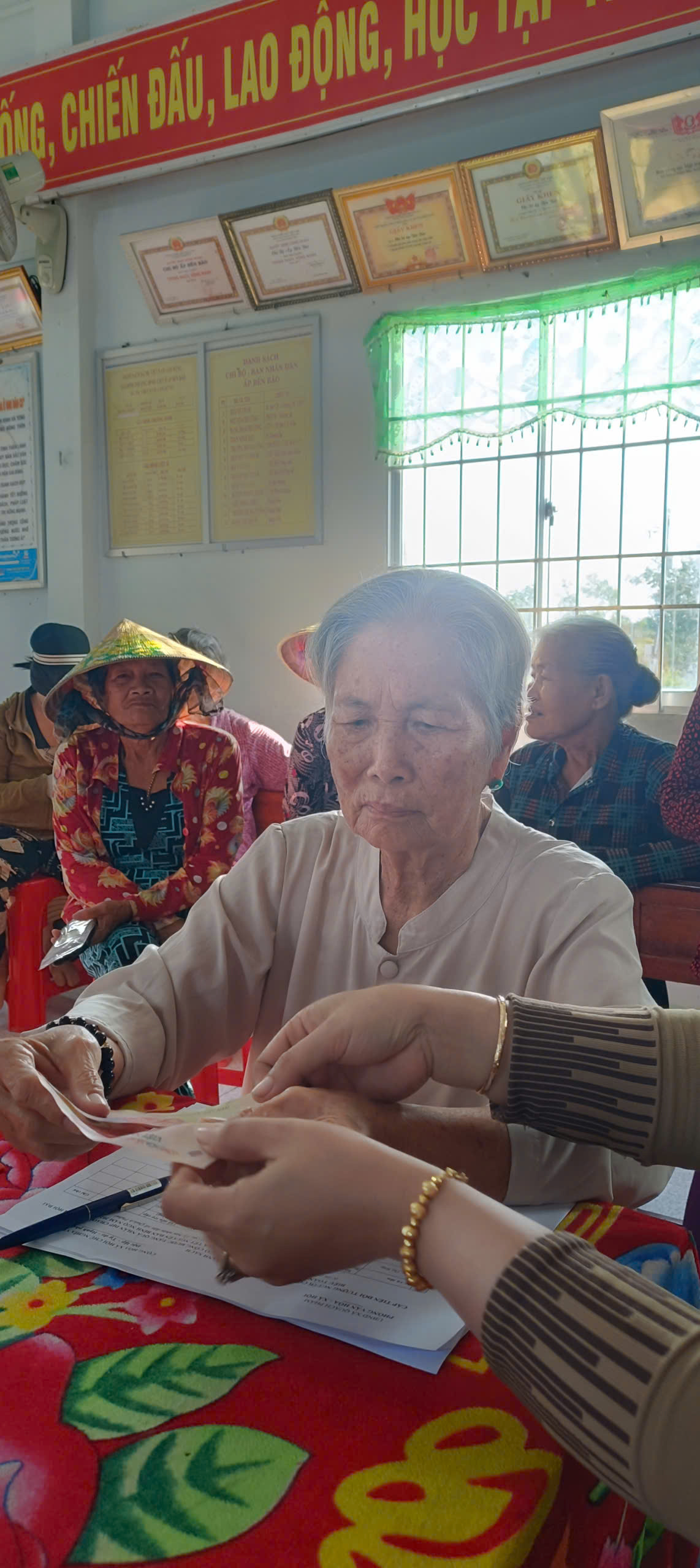 anh tin bai