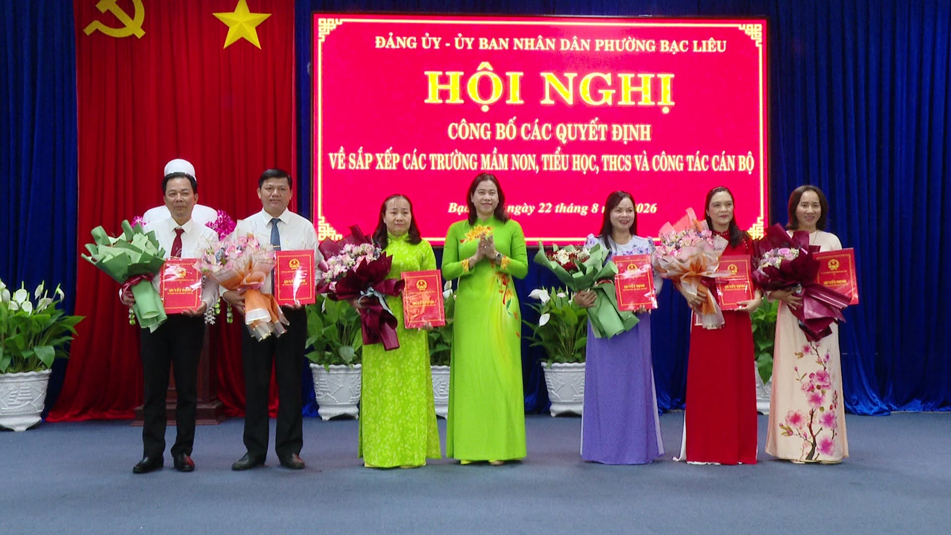 PHƯỜNG BẠC LIÊU TỔ CHỨC HỘI NGHỊ CÔNG BỐ CÁC QUYẾT ĐỊNH VỀ SẮP XẾP CÁC CƠ SỞ GIÁO DỤC CÔNG LẬP VÀ TRIỂN KHAI CÁC QUYẾT ĐỊNH VỀ CÔNG TÁC CÁN BỘ