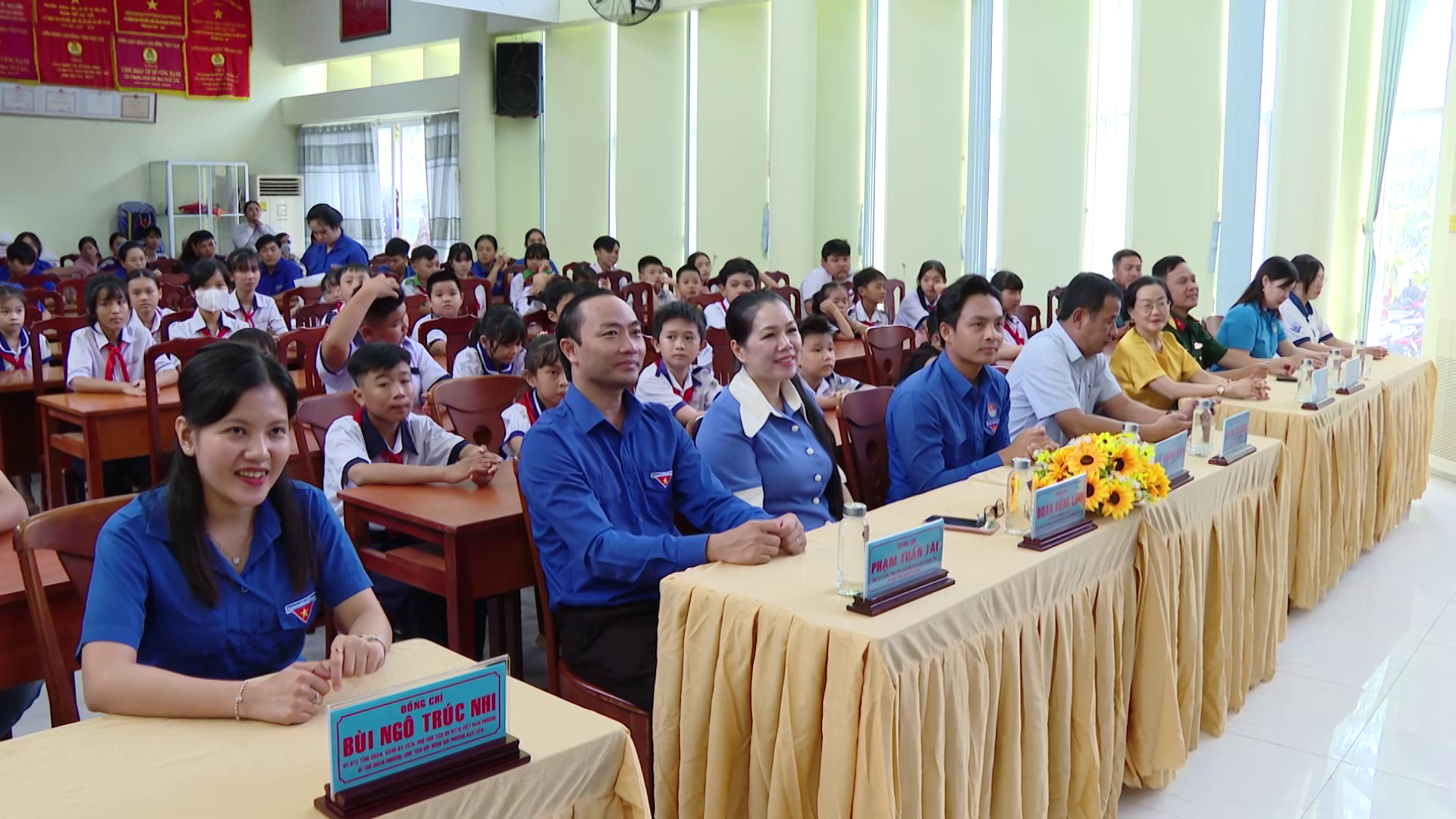 Đoàn phường Bạc Liêu tổ chức chương trình “Nâng bước em đến trường” năm học 2026 – 2027