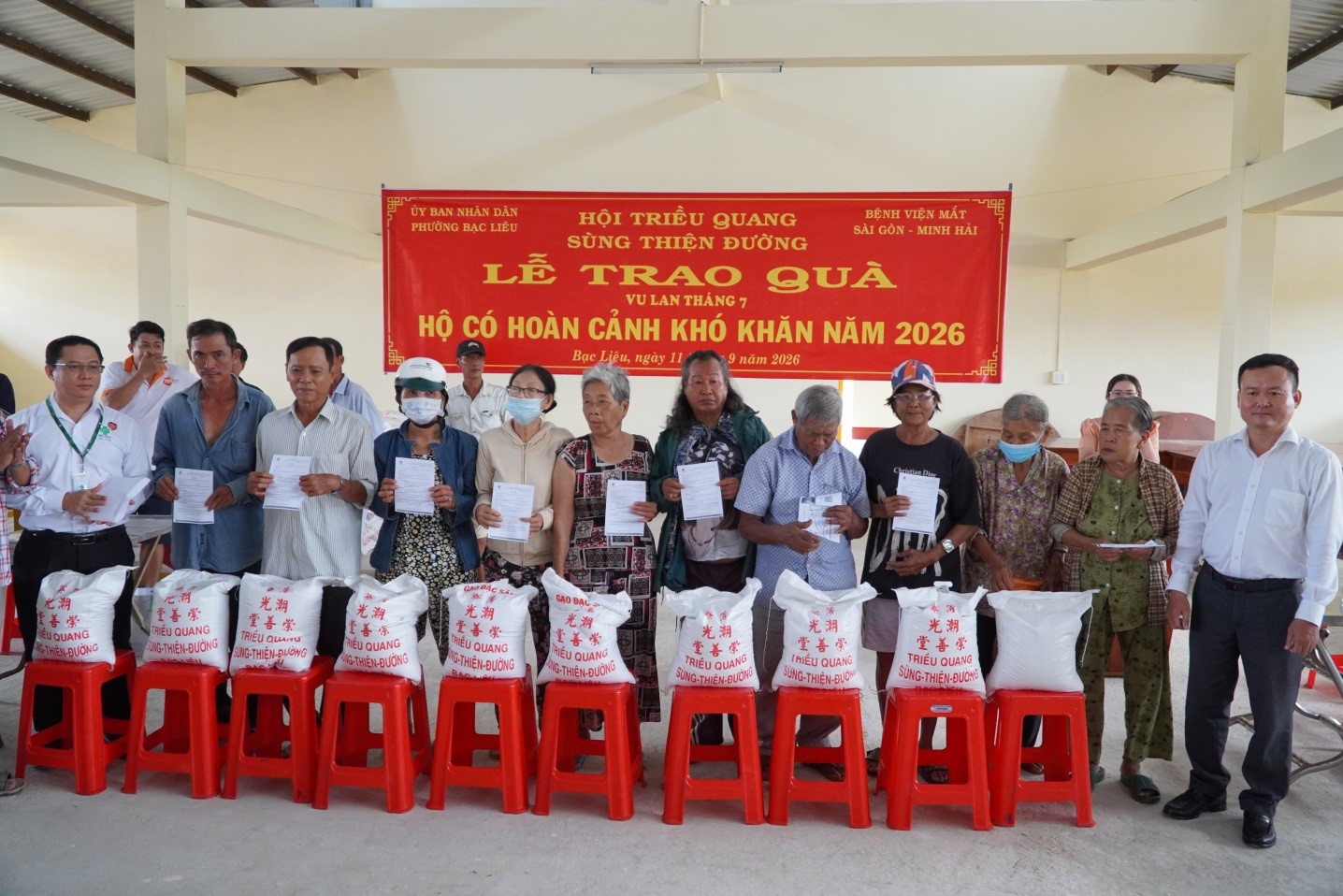 PHƯỜNG BẠC LIÊU TRAO HƠN 5 TẤN GẠO CHO HỘ GIA ĐÌNH CÓ HOÀN CẢNH KHÓ KHĂN
