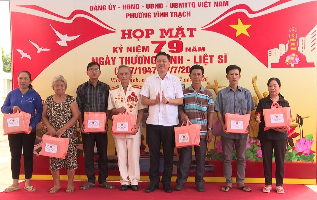 Phường Vĩnh Trạch tổ chức họp mặt kỷ niệm 79 năm Ngày Thương binh - Liệt sĩ (27/7/1947 - 27/7/2026)