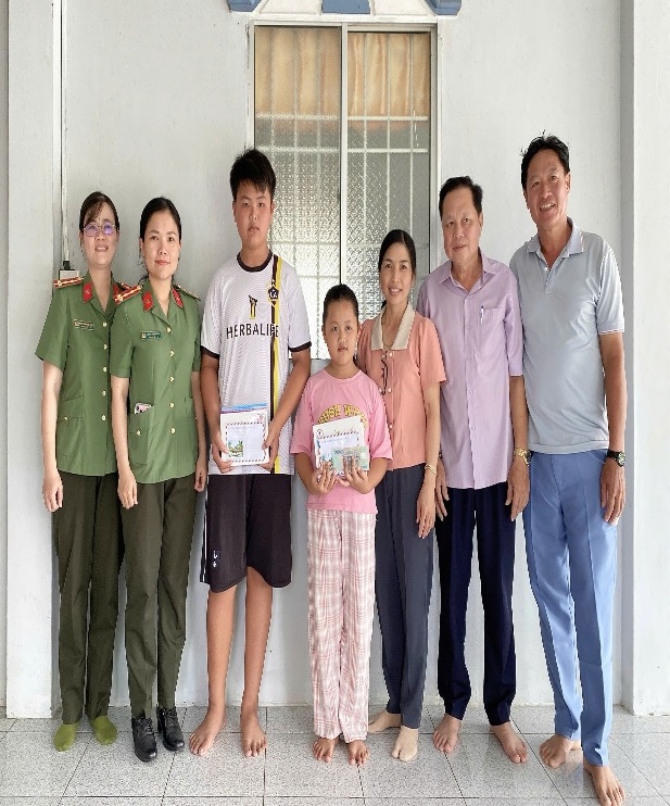 Anh-tin-bai