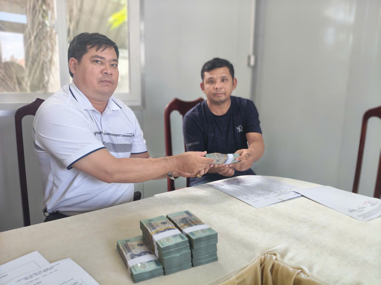 Hội nông dân tỉnh Cà Mau giải ngân vốn quỹ hỗ trợ nông dân tại xã Vĩnh Lộc