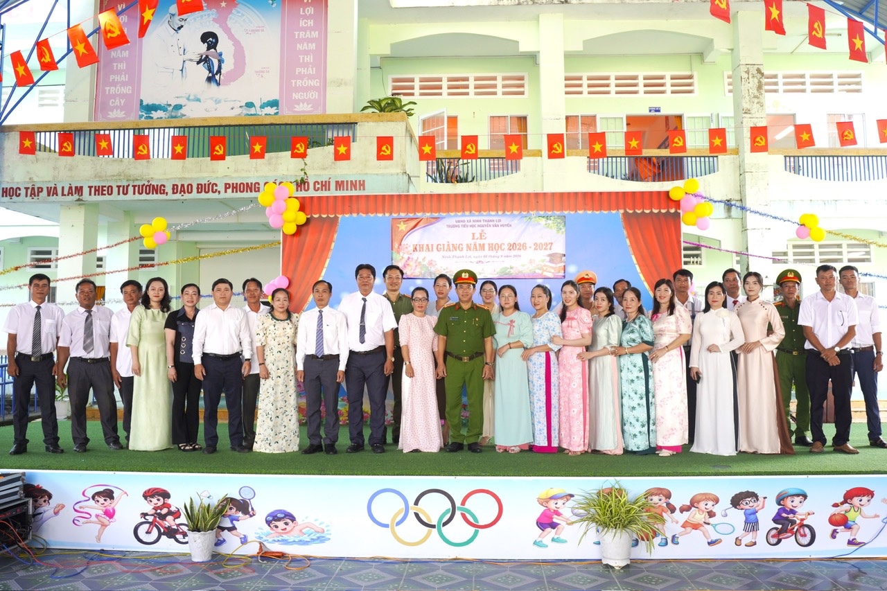 NINH THẠNH LỢI: TIẾP SỨC ĐẾN TRƯỜNG NĂM HỌC MỚI