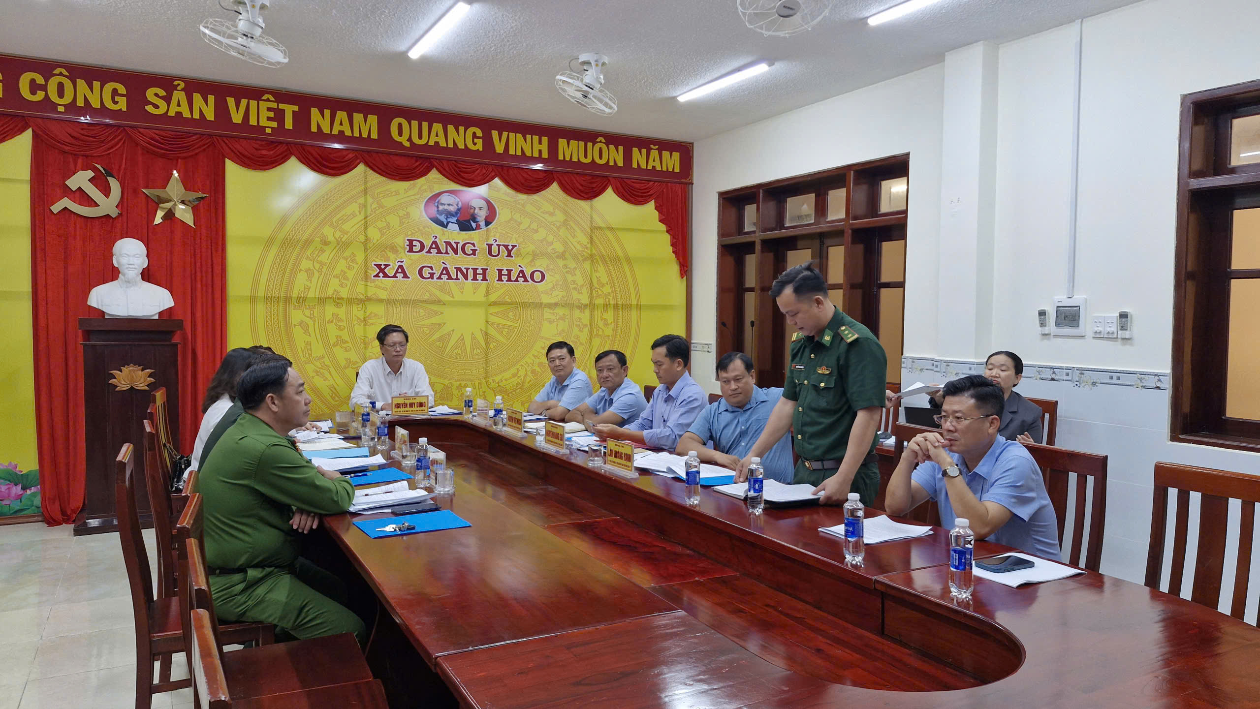 Xã Gành Hào công bố quyết định về công tác nhân sự