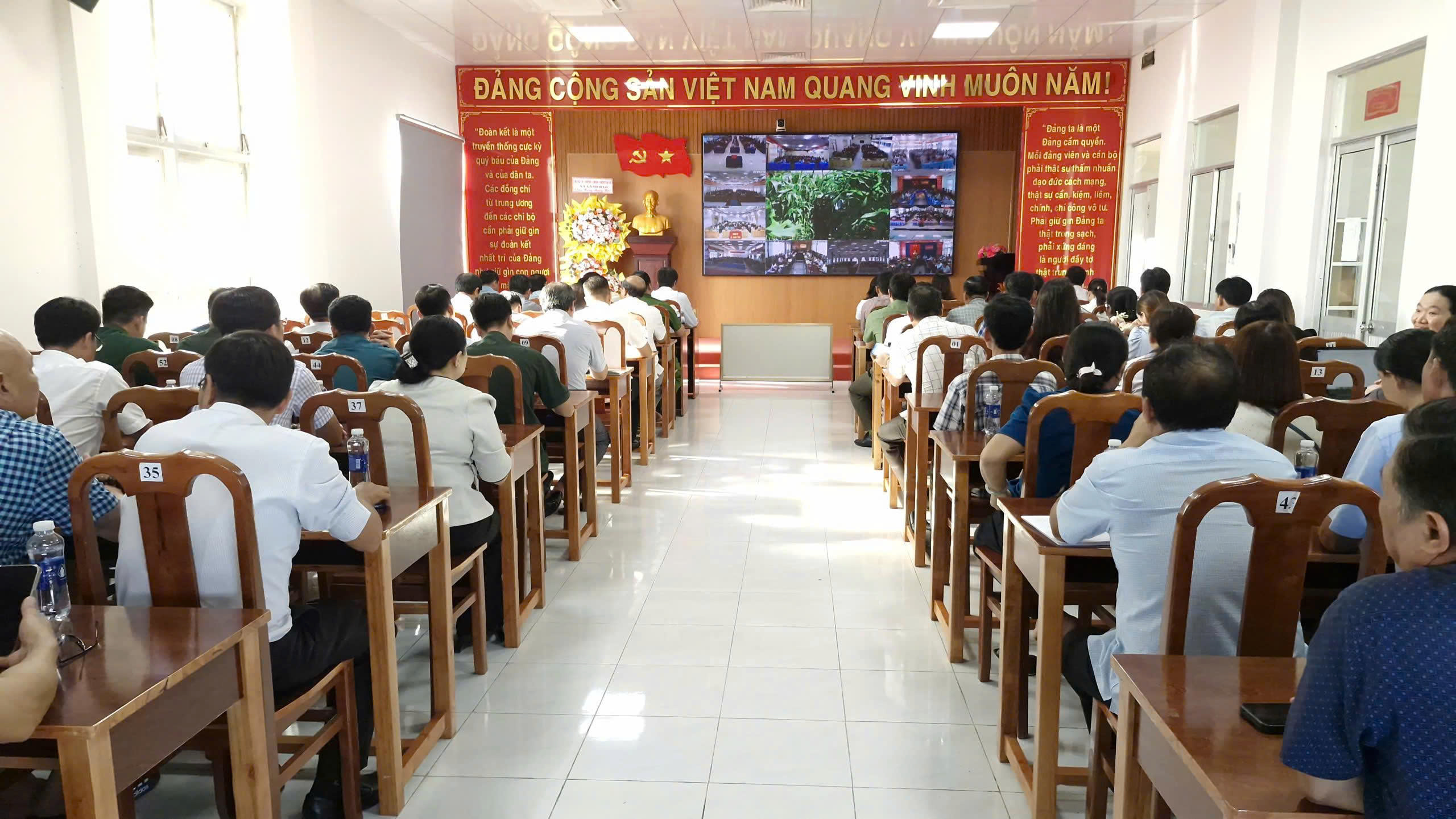 Xã Gành Hào học tập Nghị quyết, Chỉ thị của Bộ Chính trị