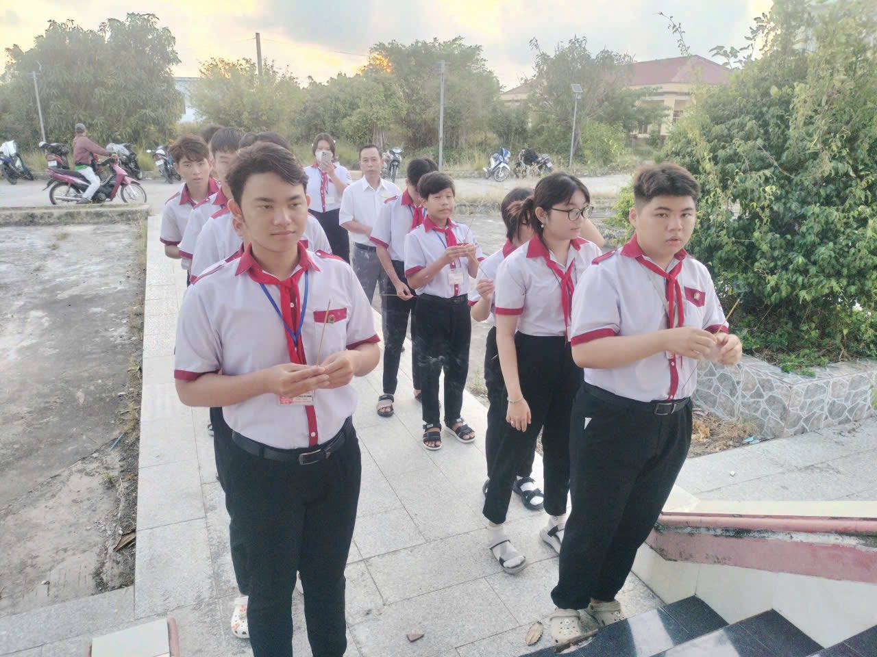 Anh-tin-bai