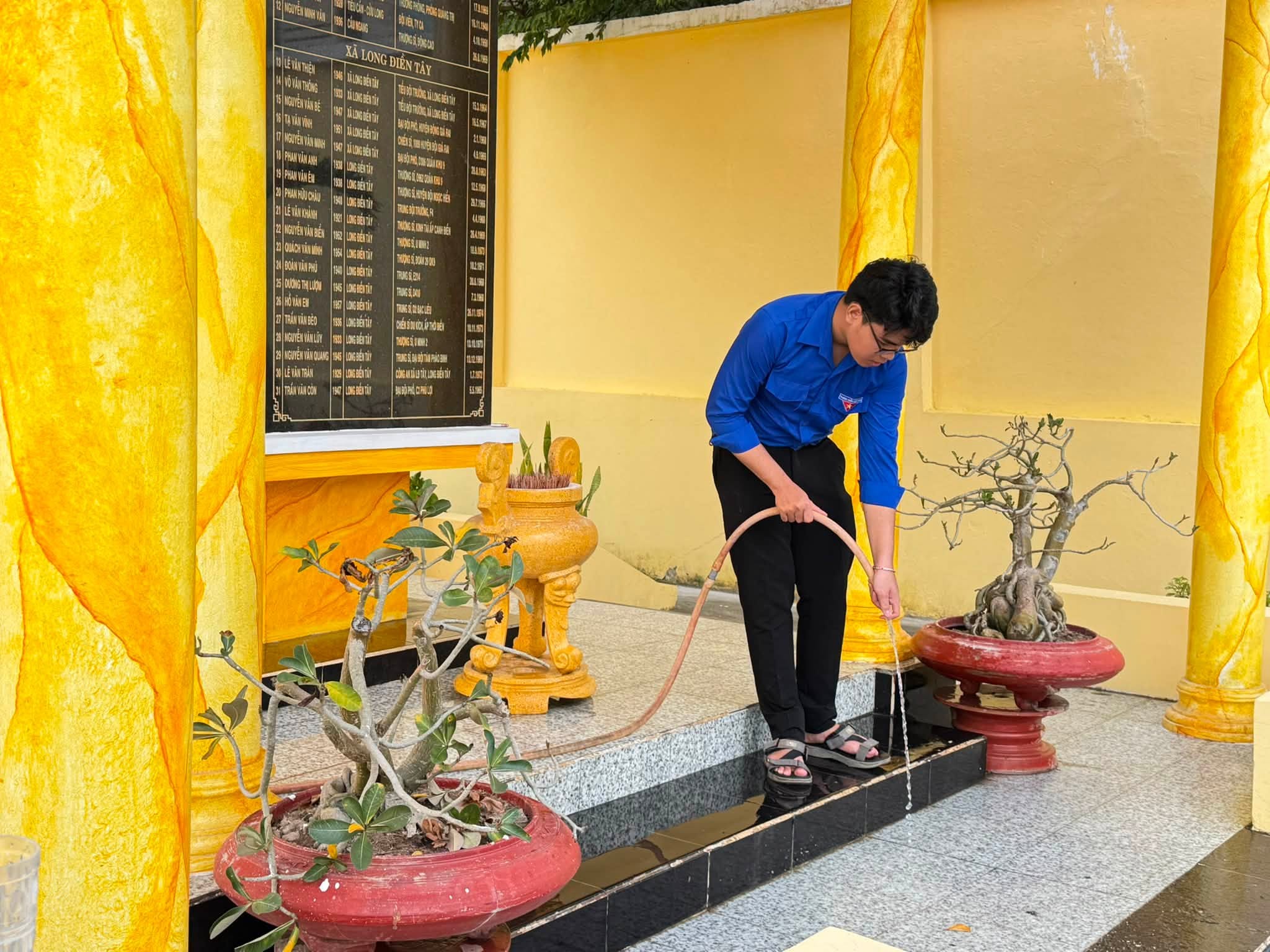 Anh-tin-bai