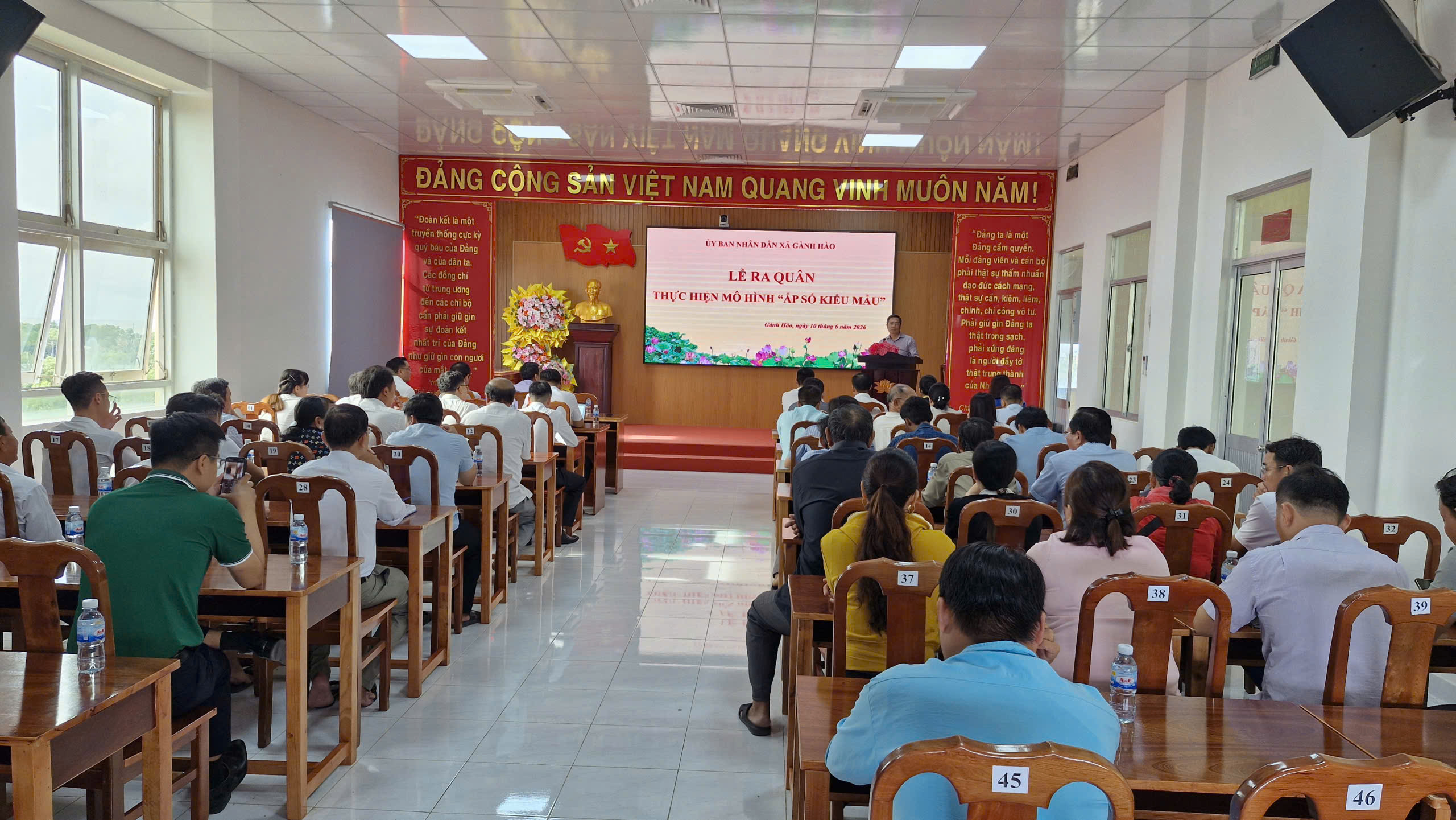 Xã Gành Hào ra quân thực hiện mô hình ấp số kiểu mẫu